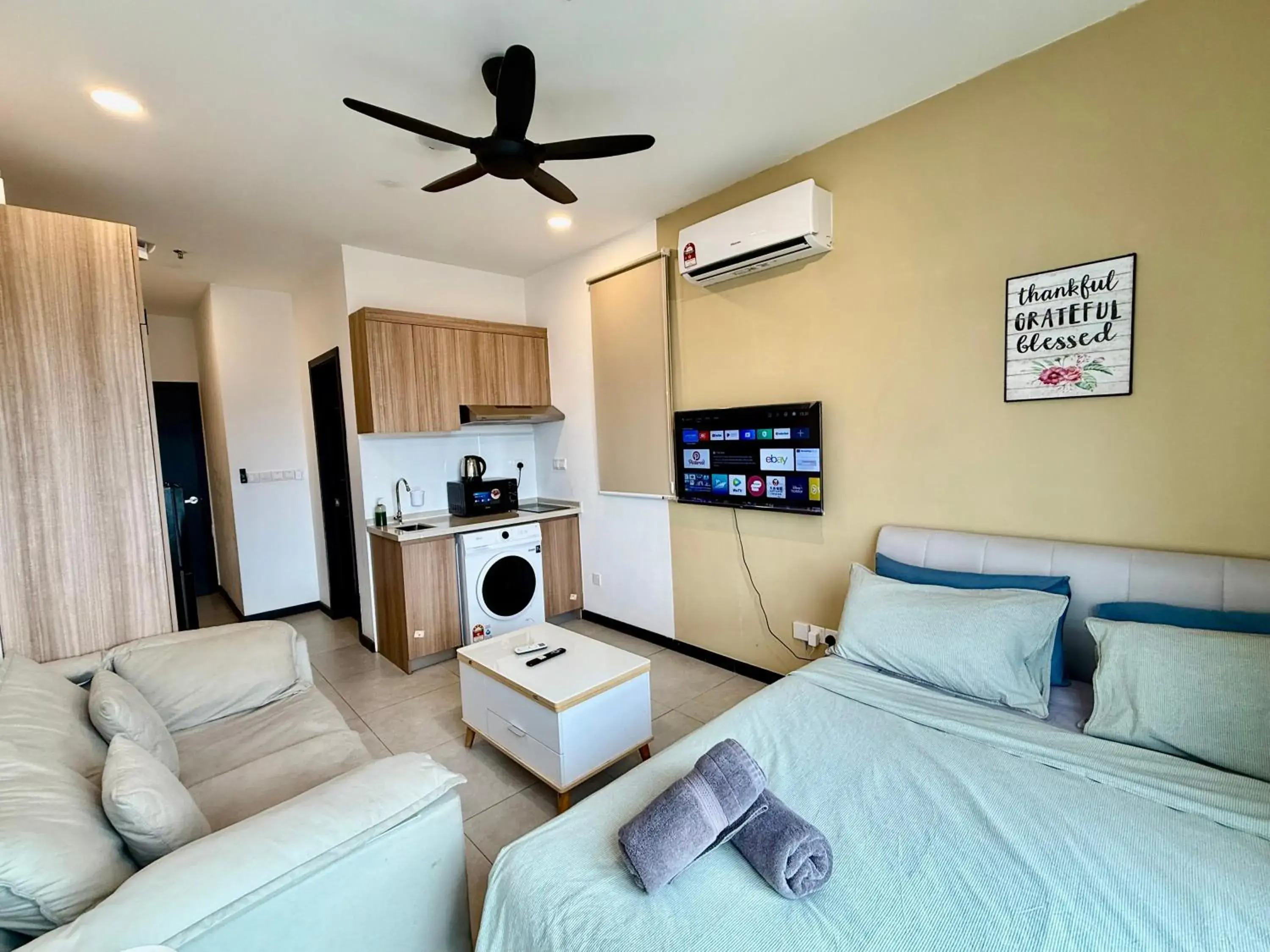 Bed in Neu Suites Service Apartment By Moonlight Bed in Neu Suites Service Apartment By Moonlight