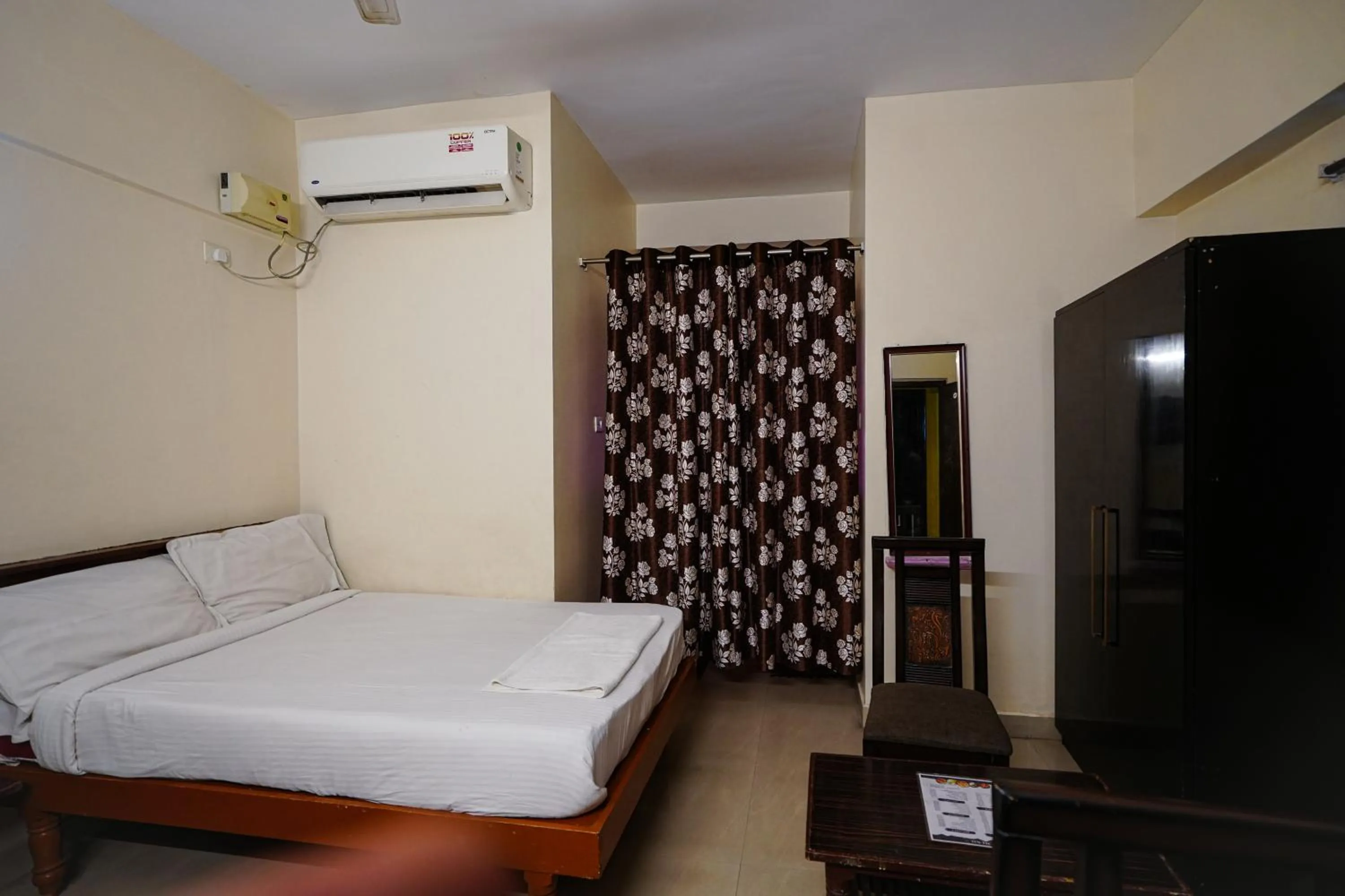 Bed in Hotel Golden Rooms