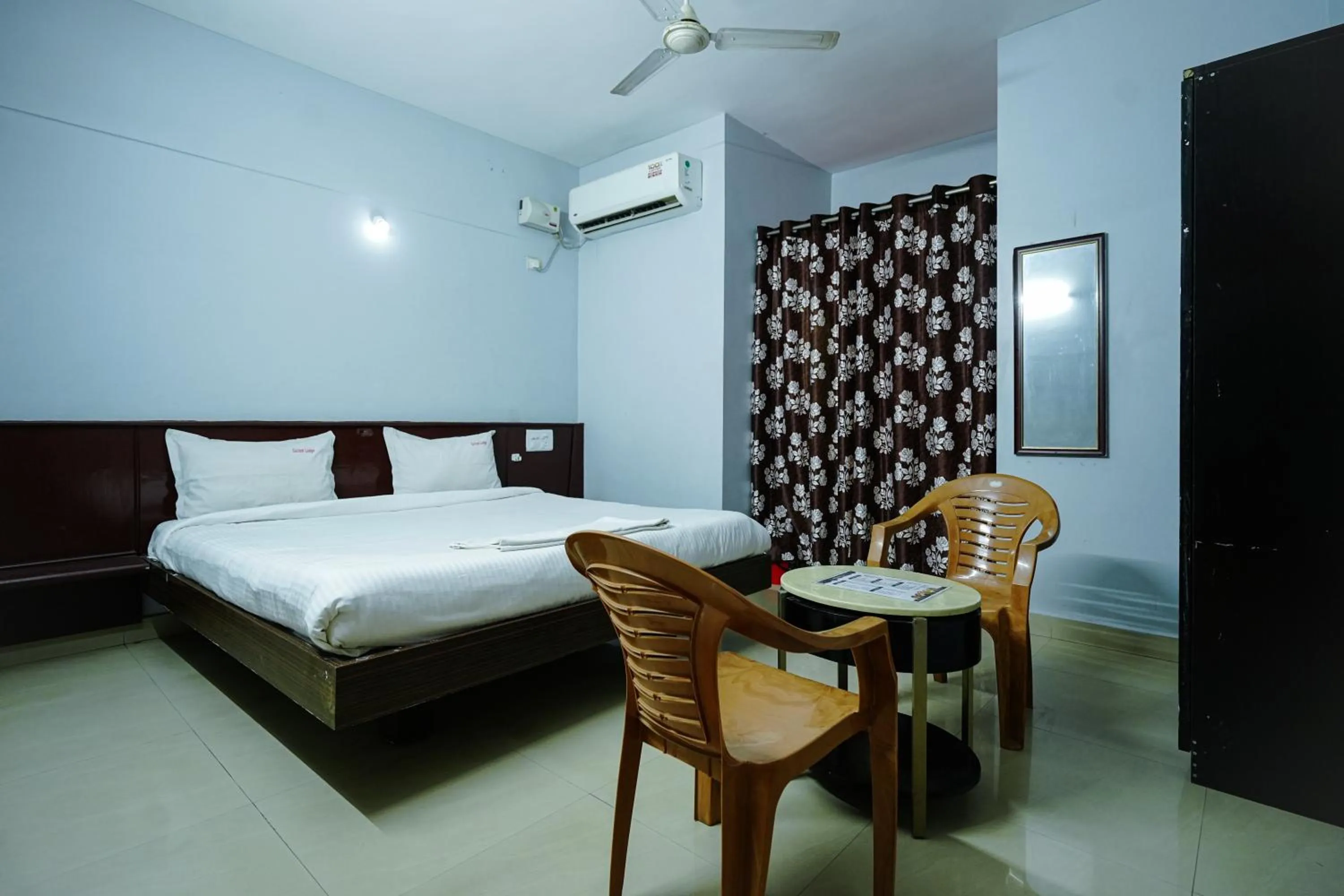 Bed in Hotel Golden Rooms