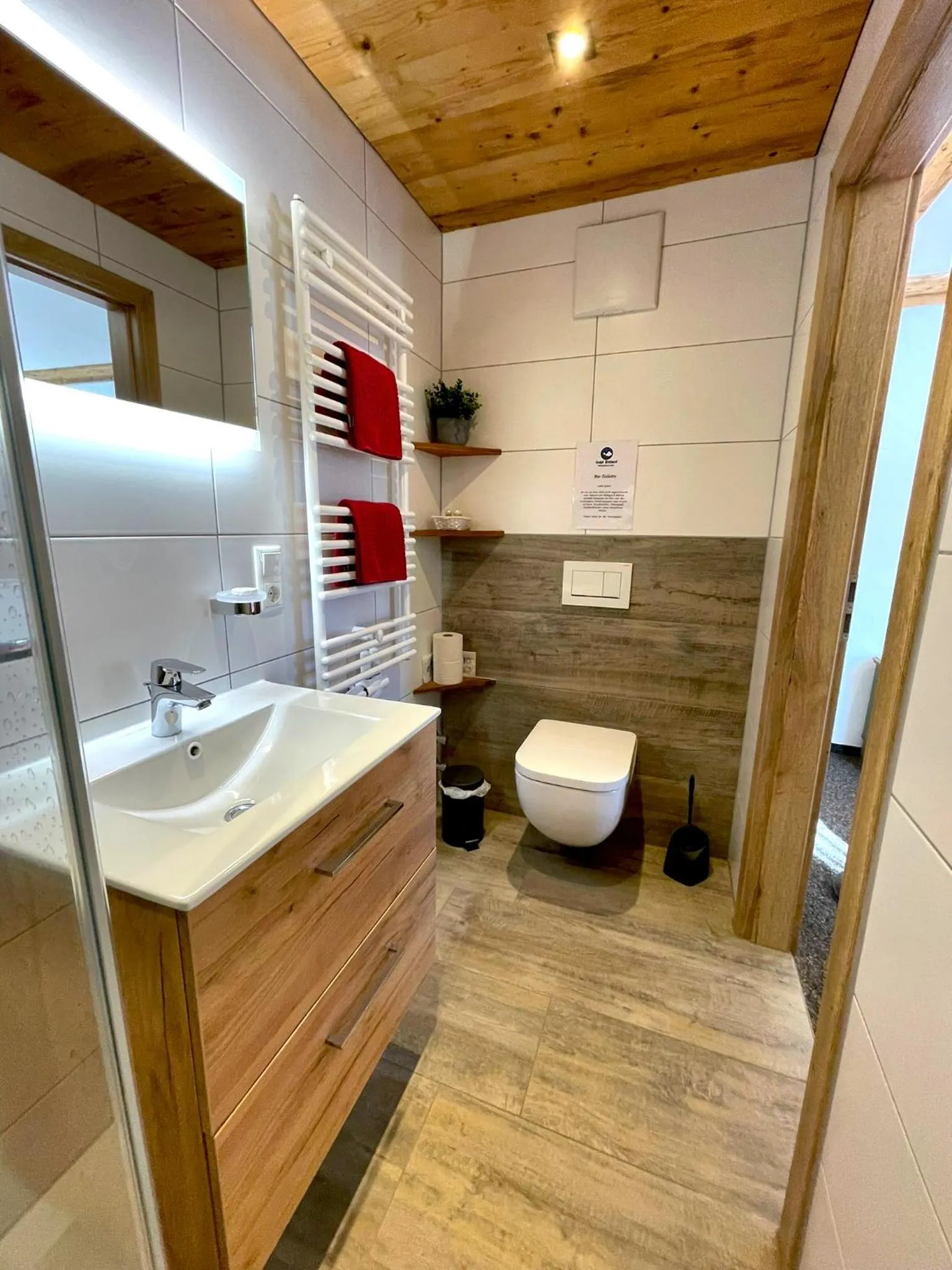 Bathroom in Pension Loiplstüberl