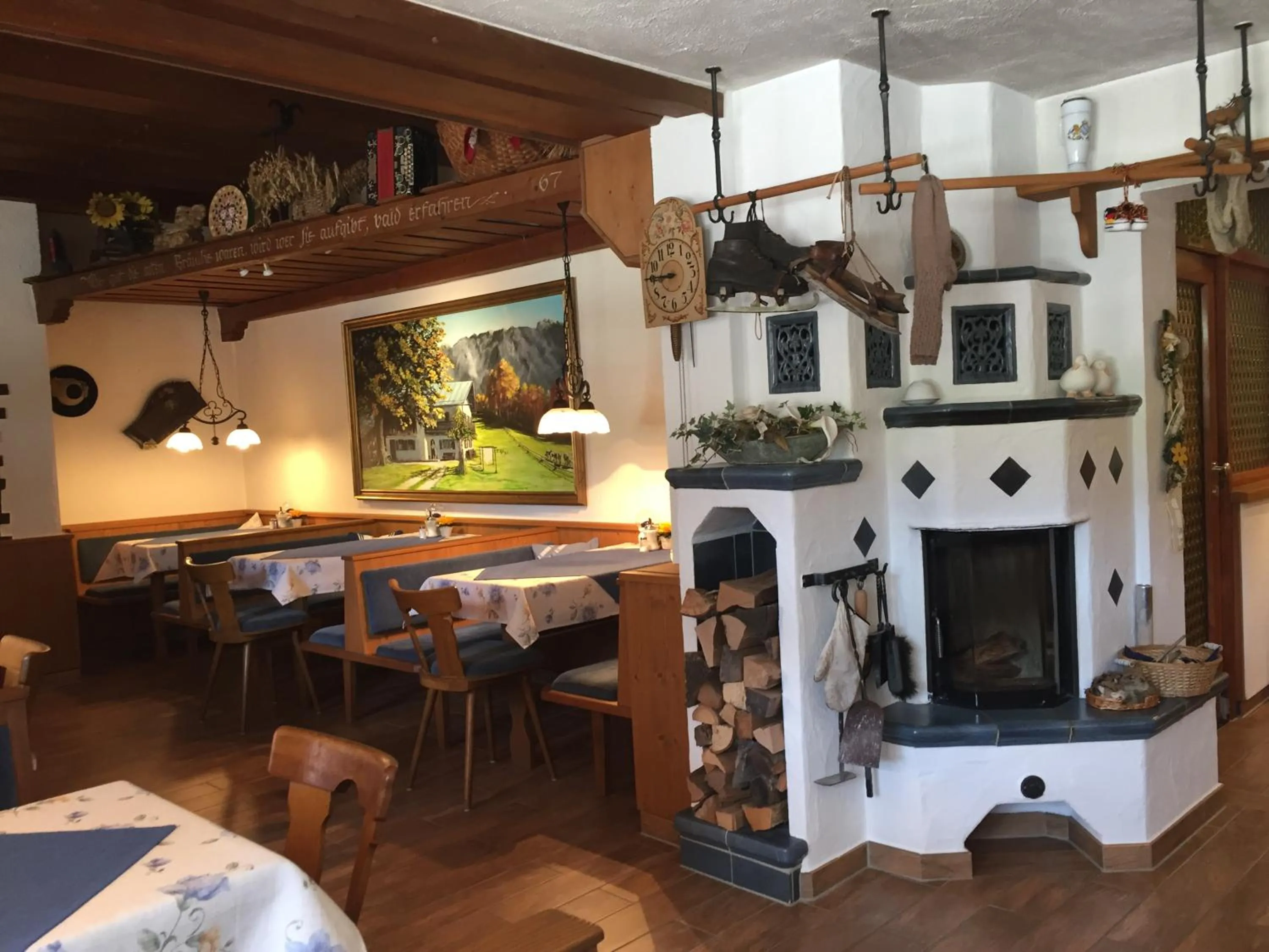 Communal lounge/ TV room in Pension Loiplstüberl