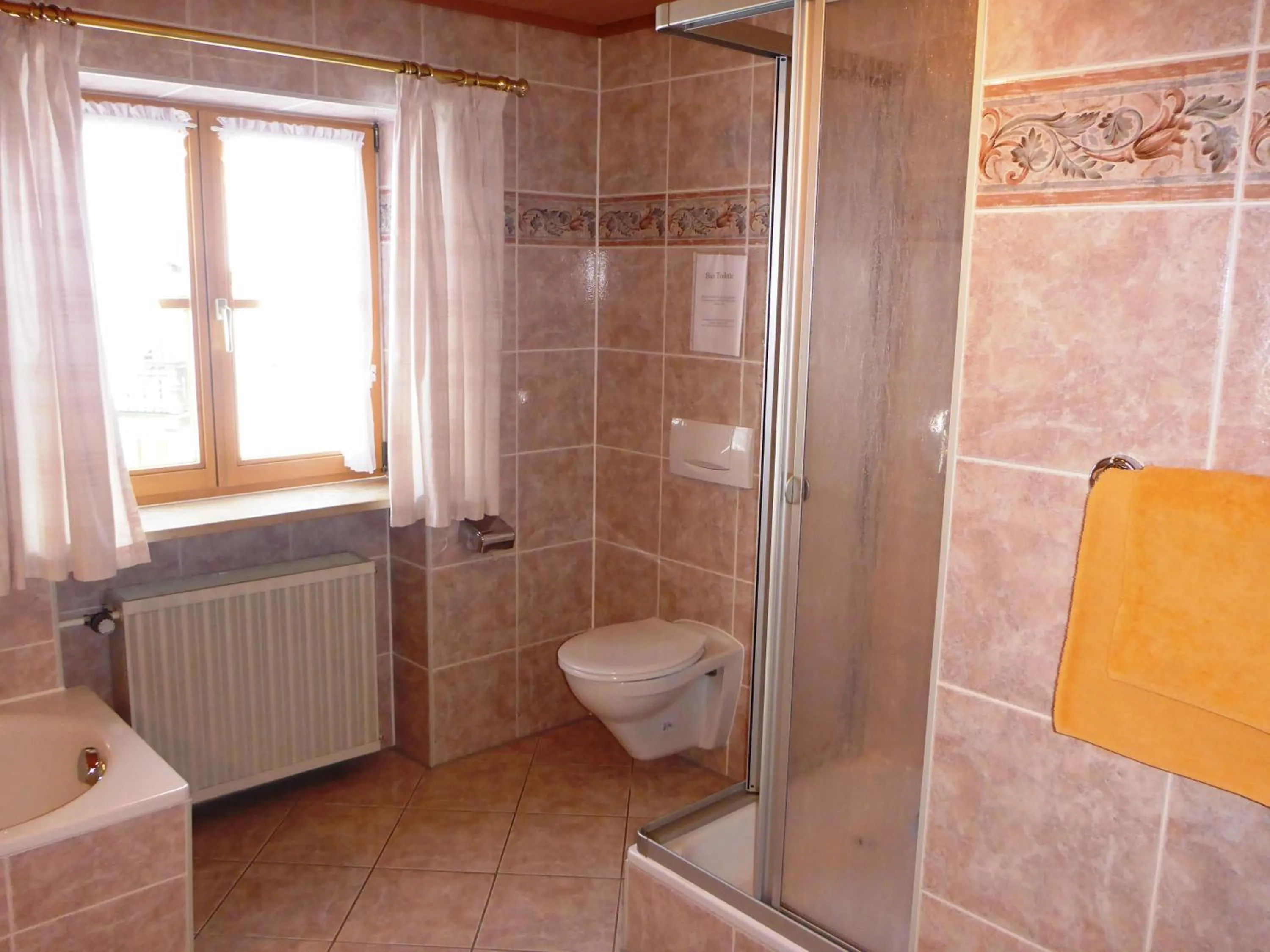 Bathroom in Pension Loiplstüberl