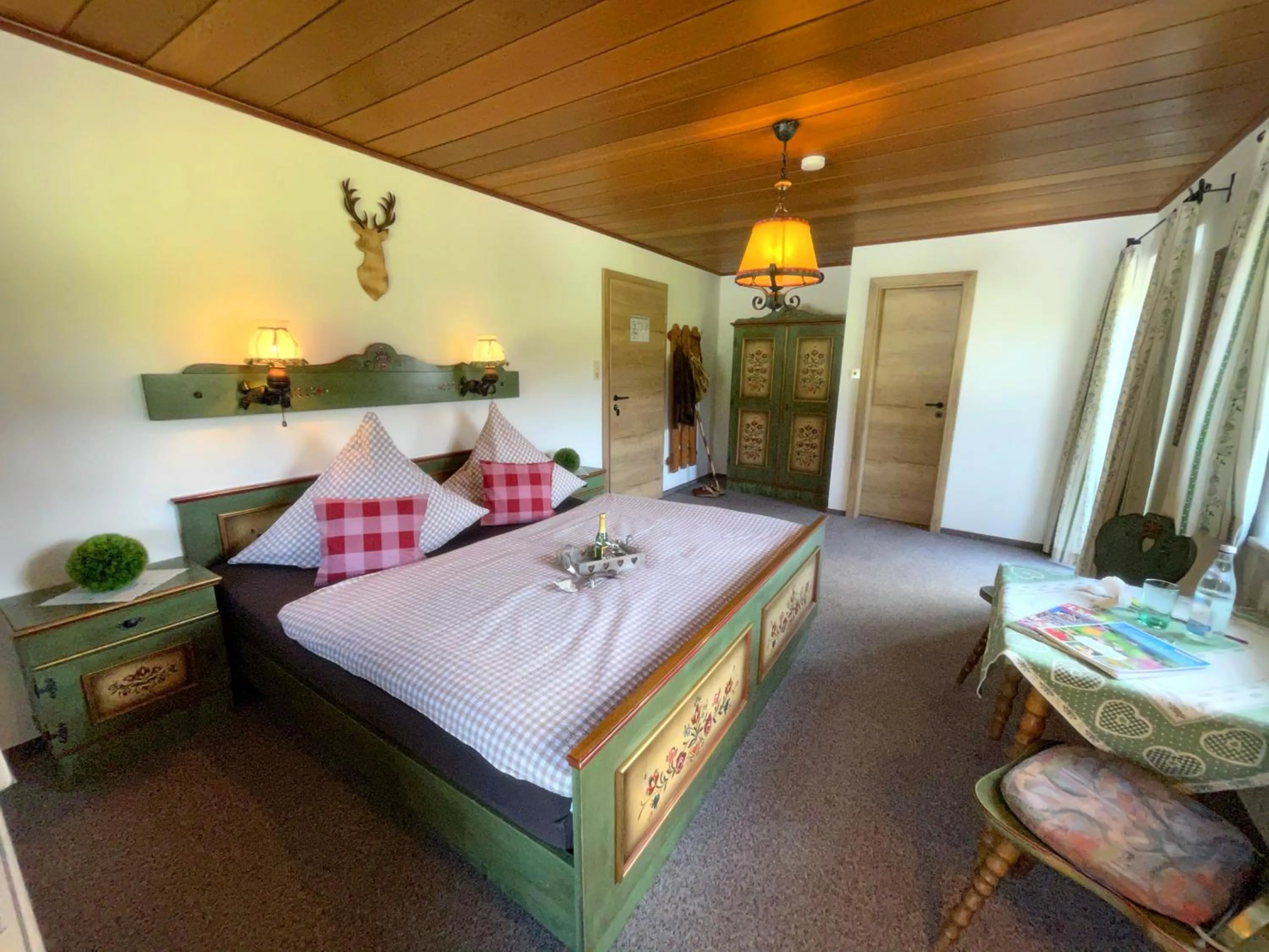 Bed in Pension Loiplstüberl