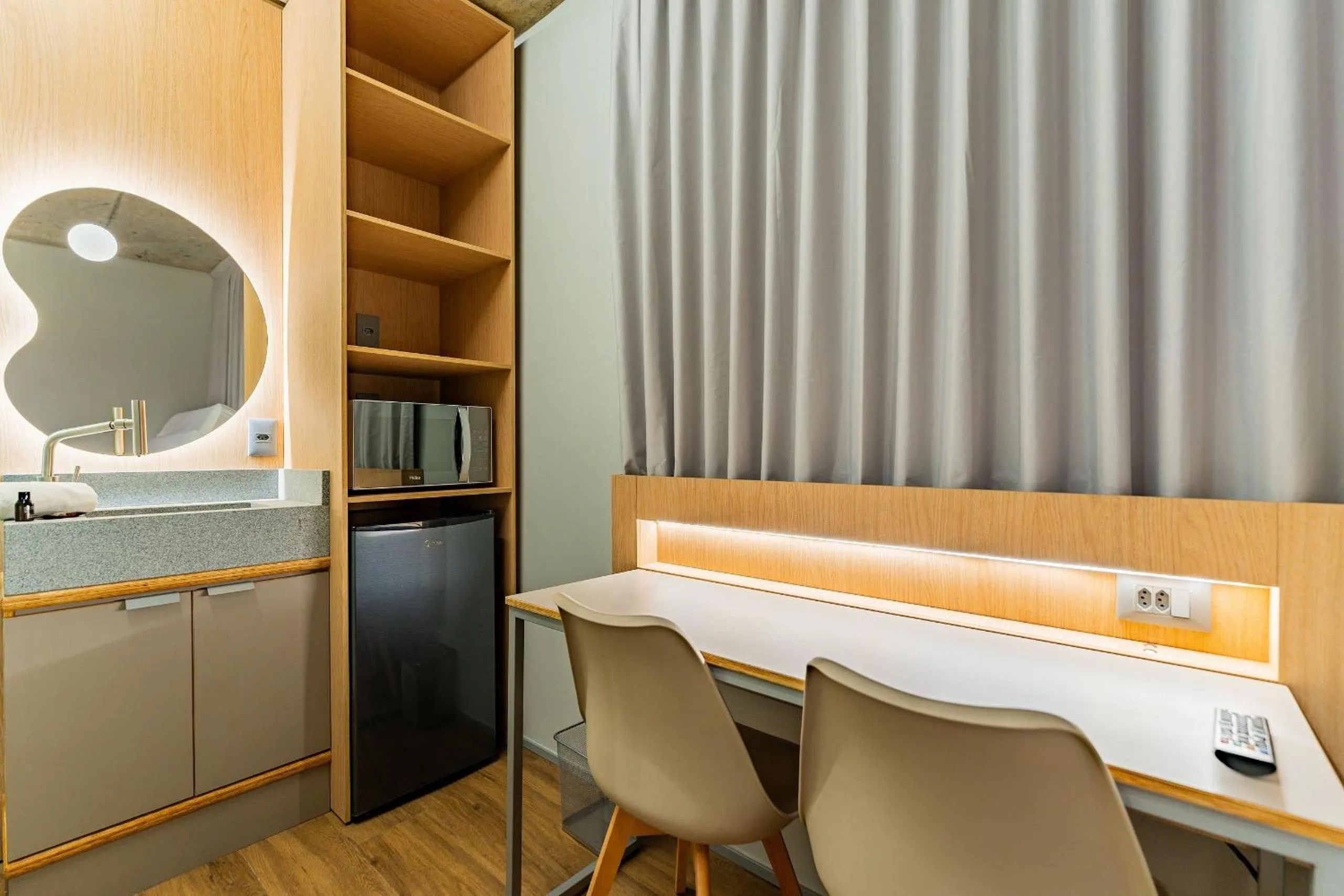 Bedroom in Linked Batel by Xtay - Experiencia moderna a passos do Hard Rock