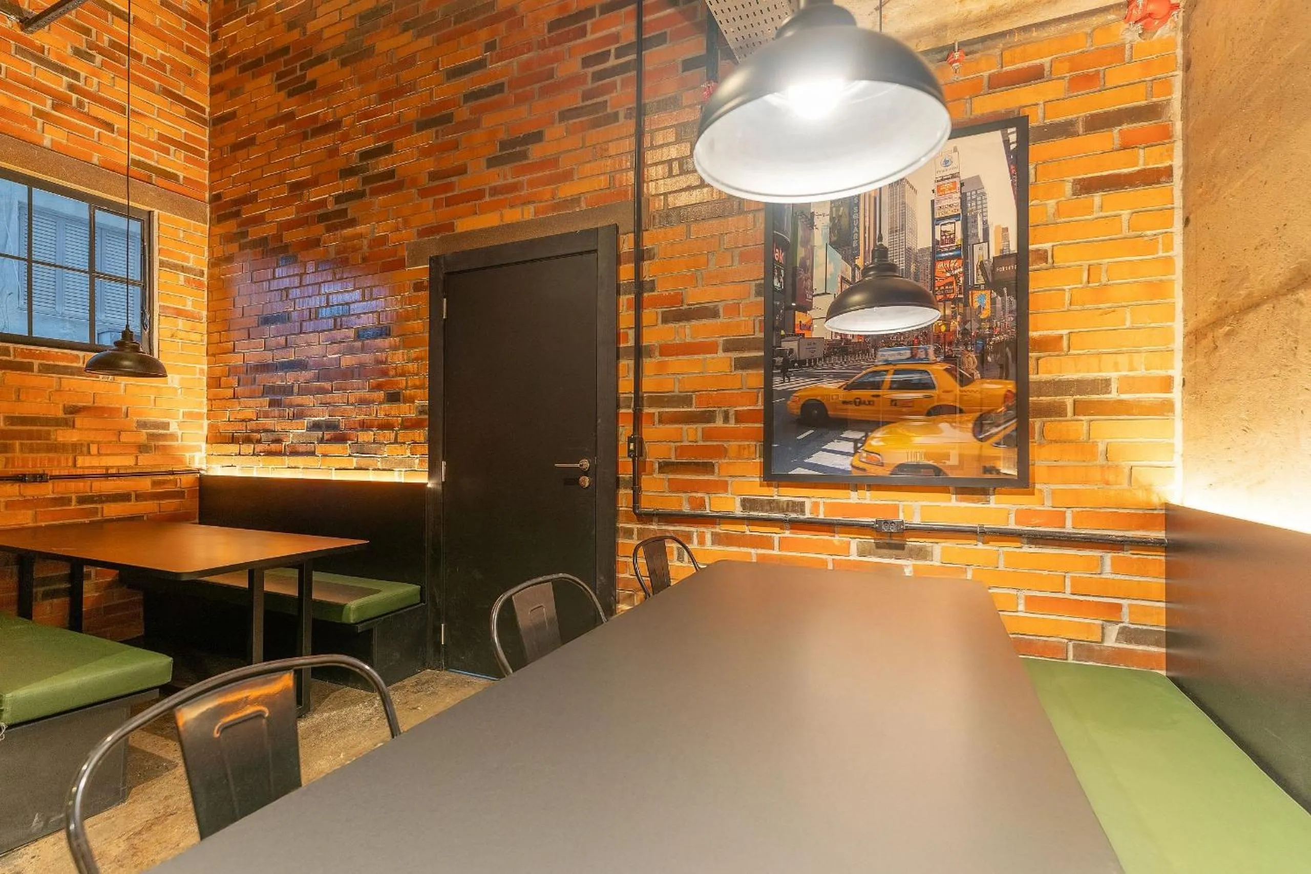 Business facilities in Linked Batel by Xtay - Experiencia moderna a passos do Hard Rock