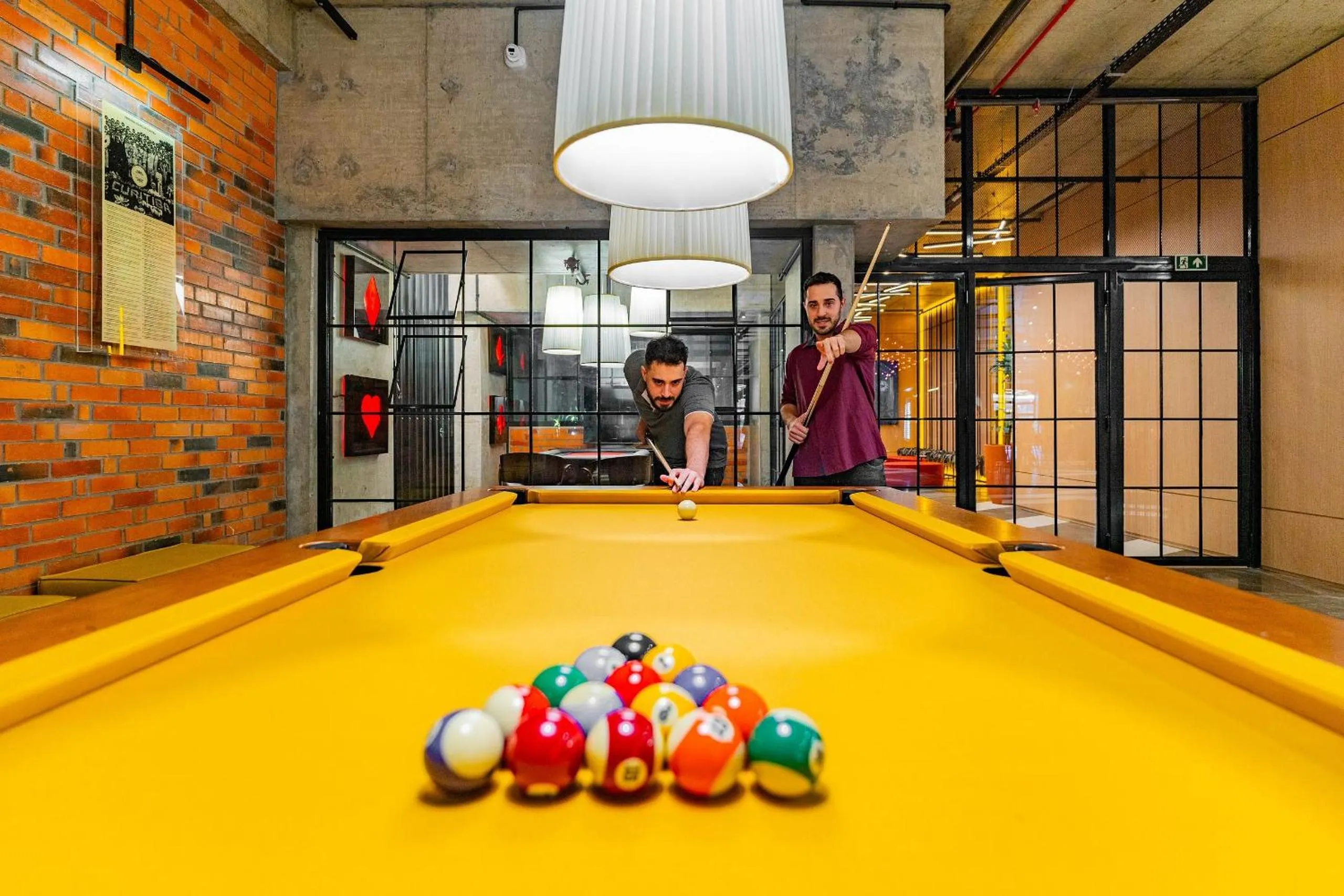 Game Room in Linked Batel by Xtay - Experiencia moderna a passos do Hard Rock