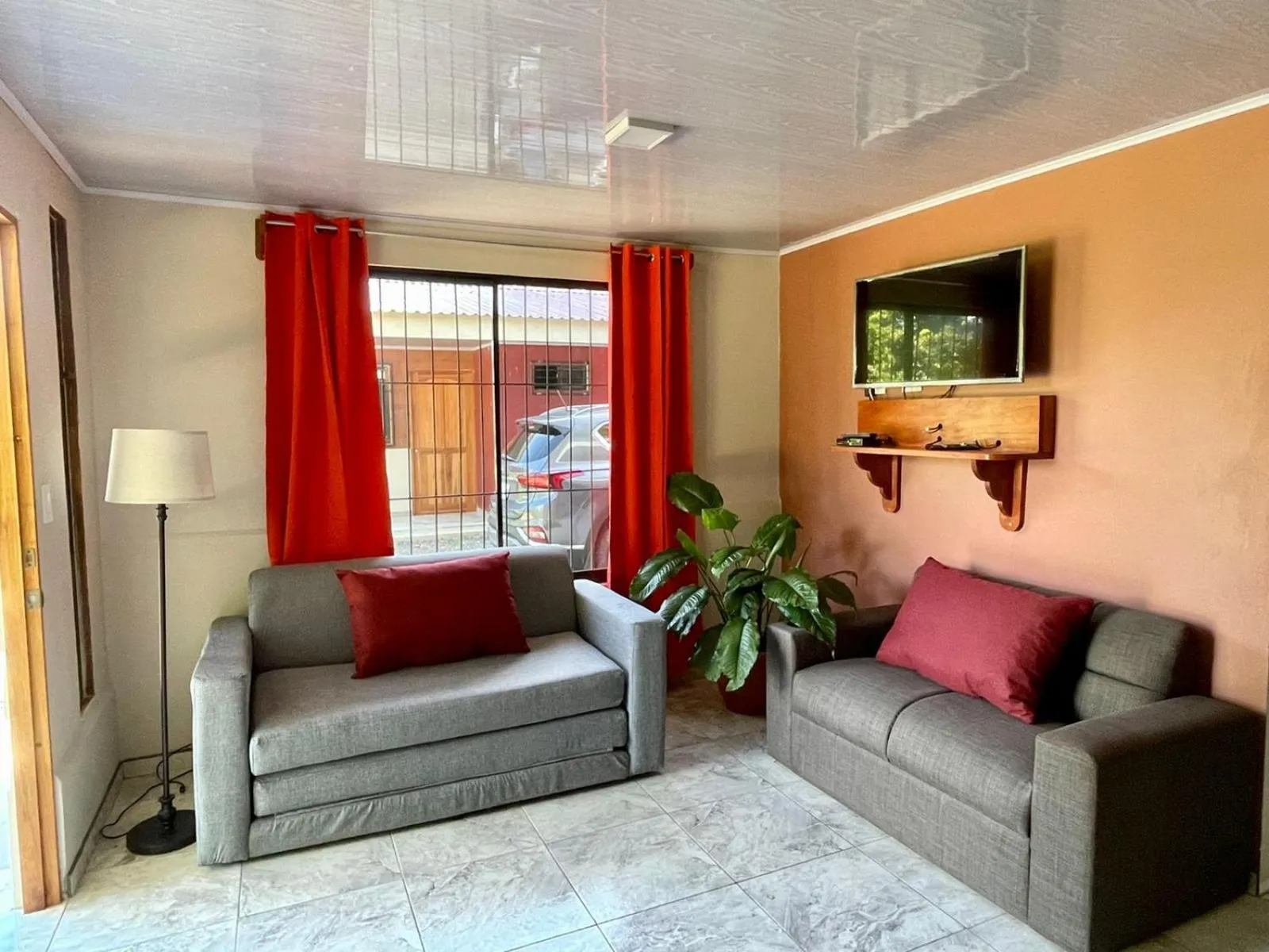 Seating area in Cabinas La Catarata