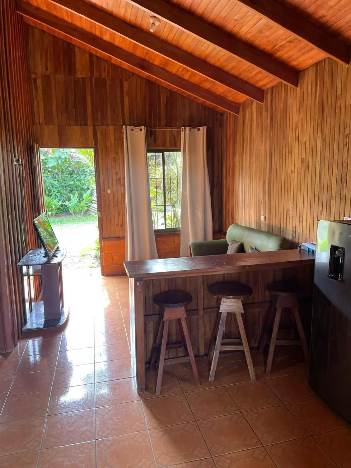 Dining area in Cabinas La Catarata