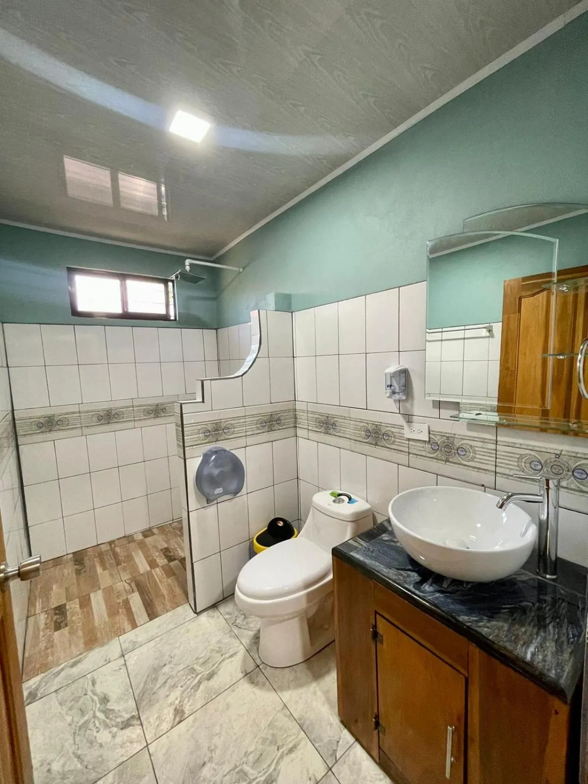 Shower in Cabinas La Catarata