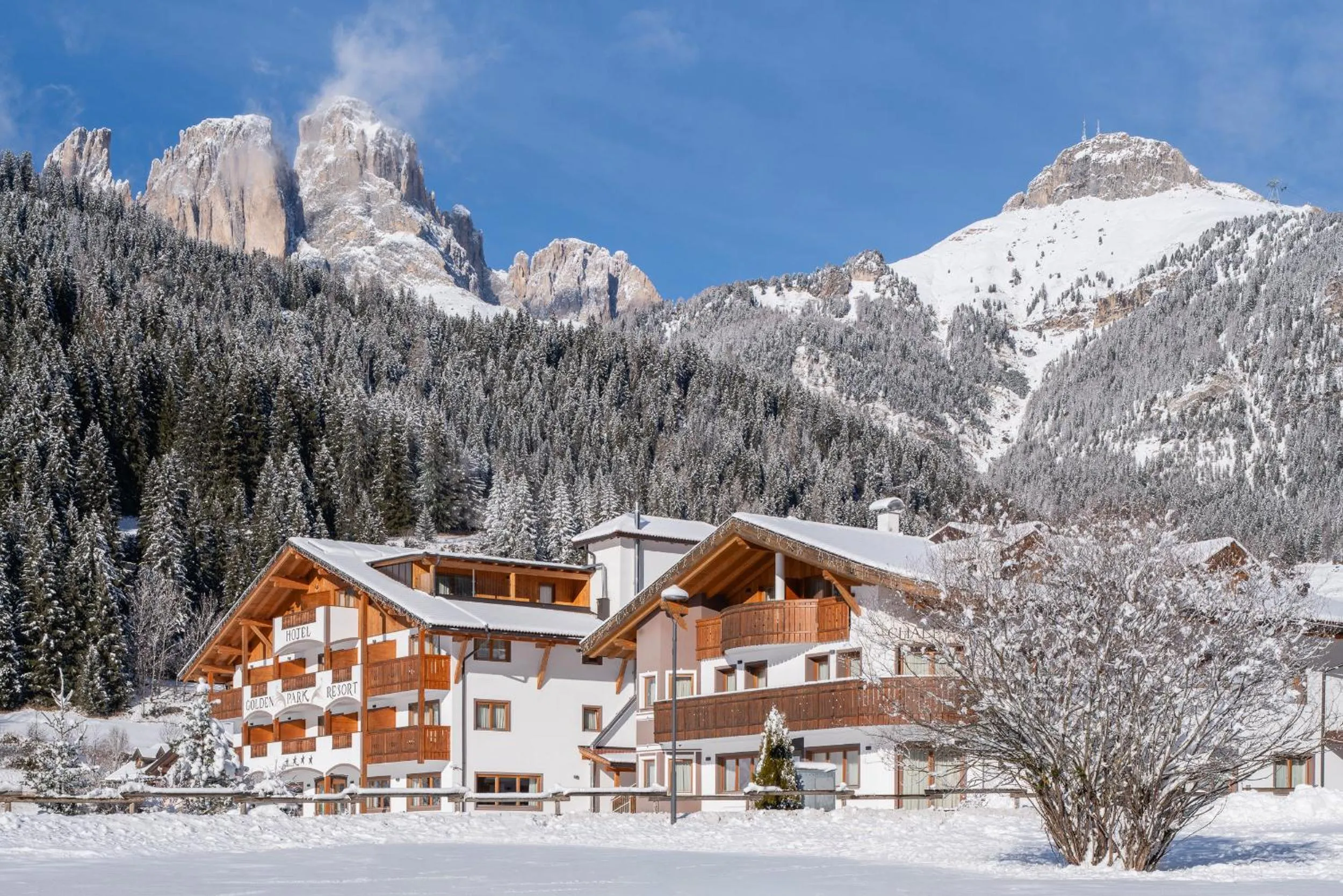 Property building in Golden Park Resort