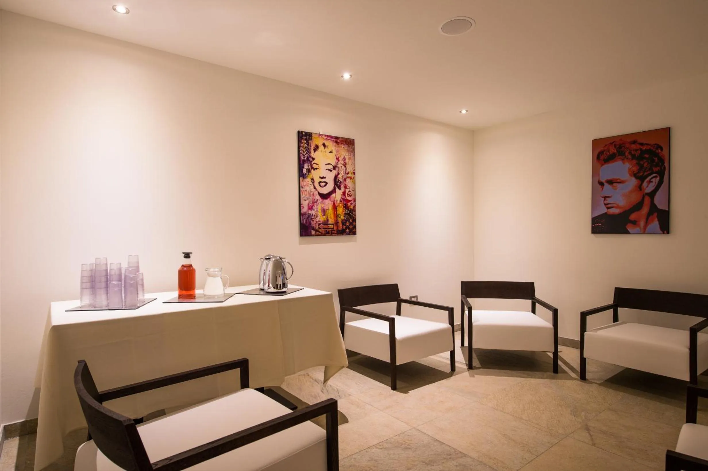 Communal lounge/ TV room in Golden Park Resort