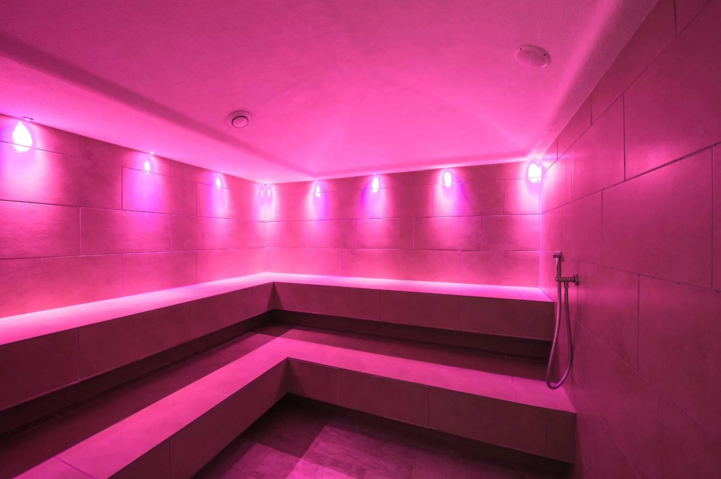 Steam room in Golden Park Resort