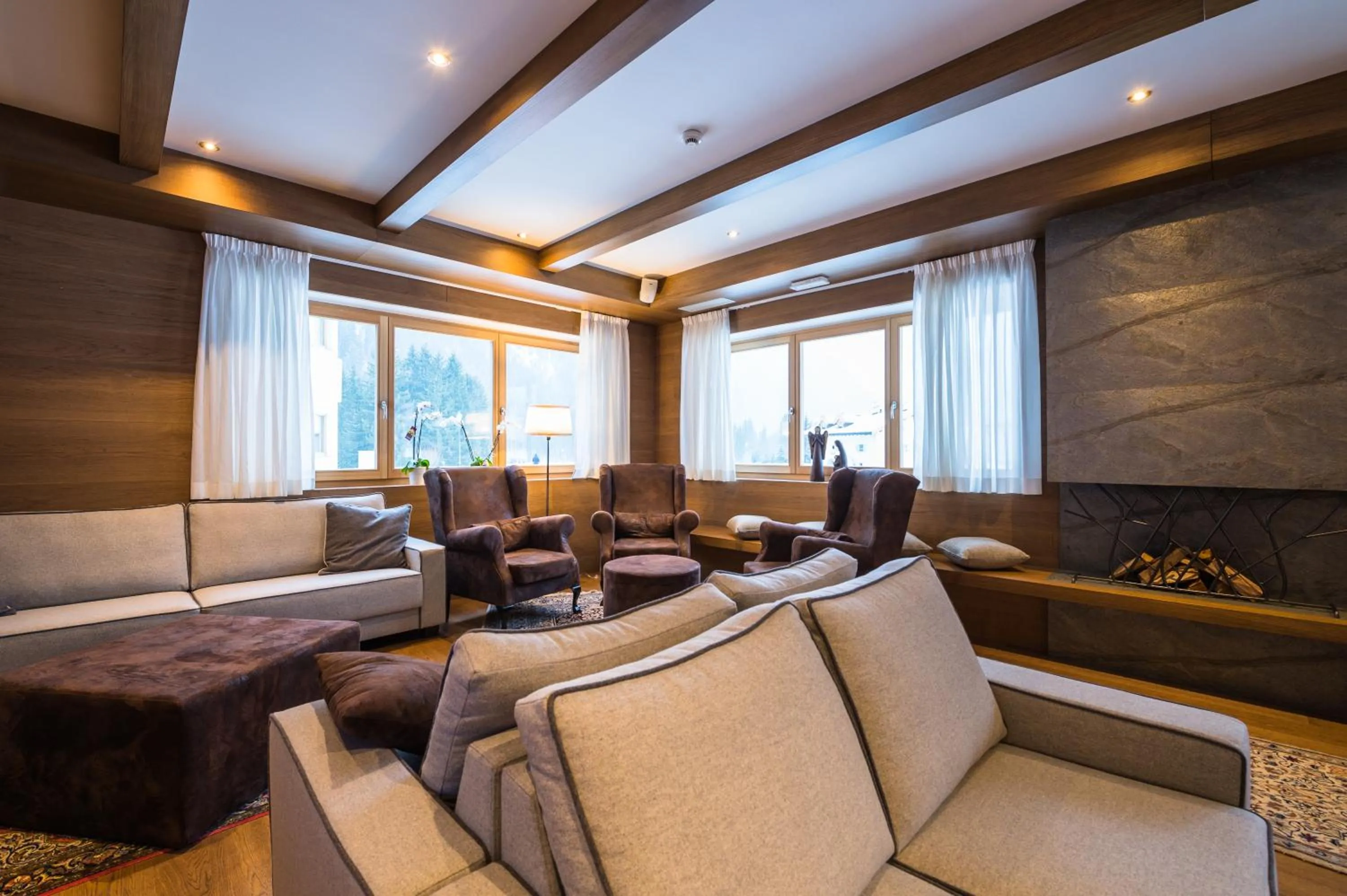 Communal lounge/ TV room in Golden Park Resort