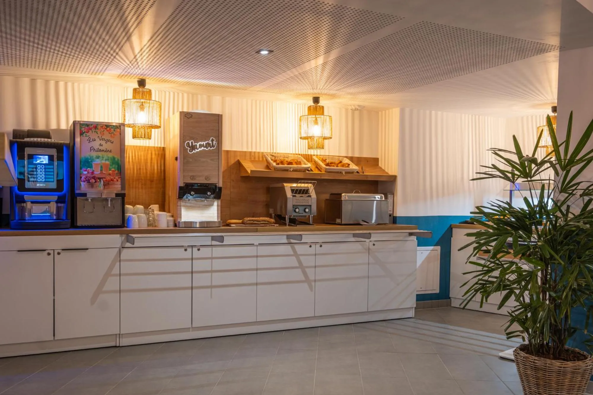 Breakfast in The Originals Résidence Paris Sud Villejuif