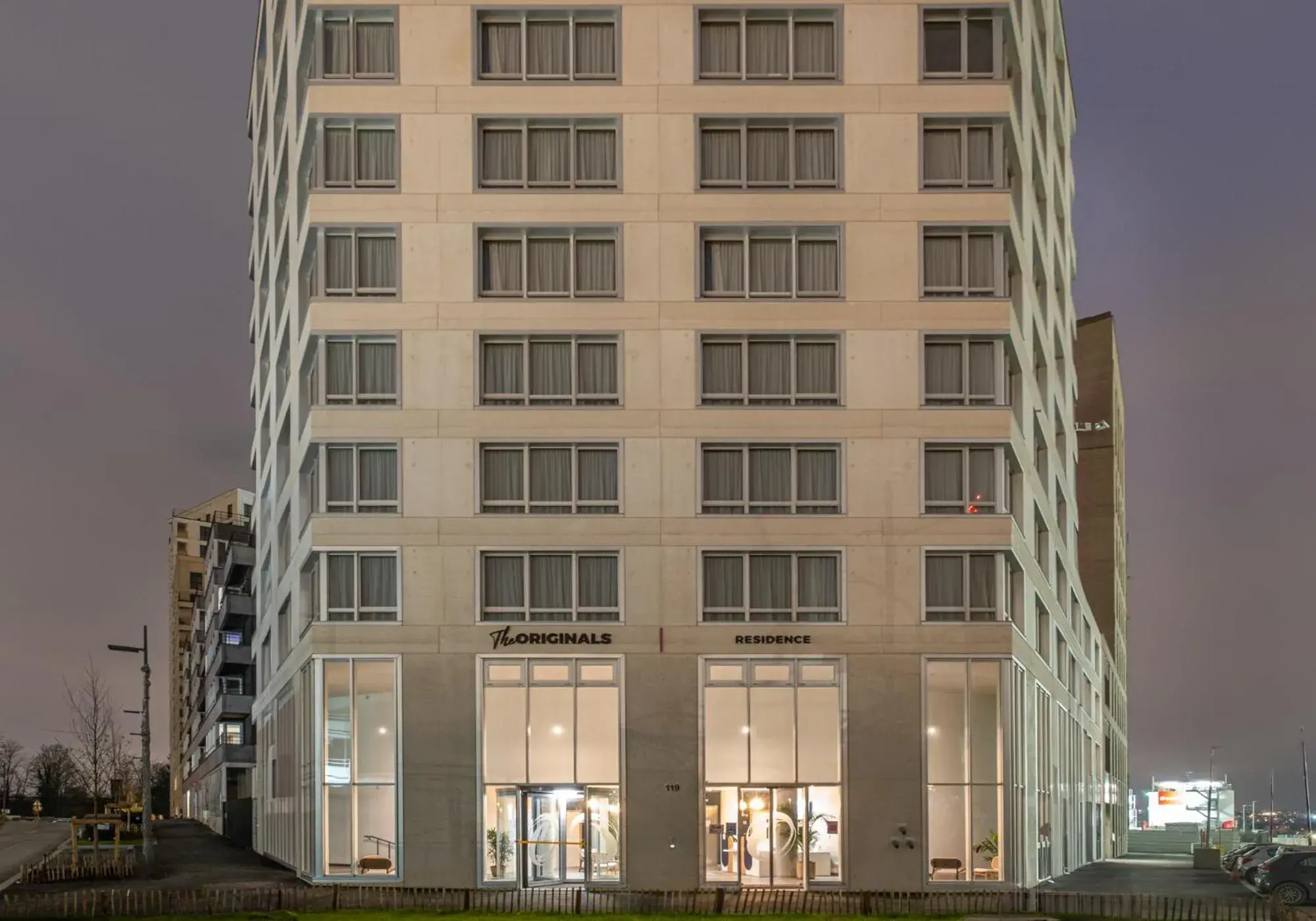 Property building in The Originals Résidence Paris Sud Villejuif Property building in The Originals Résidence Paris Sud Villejuif