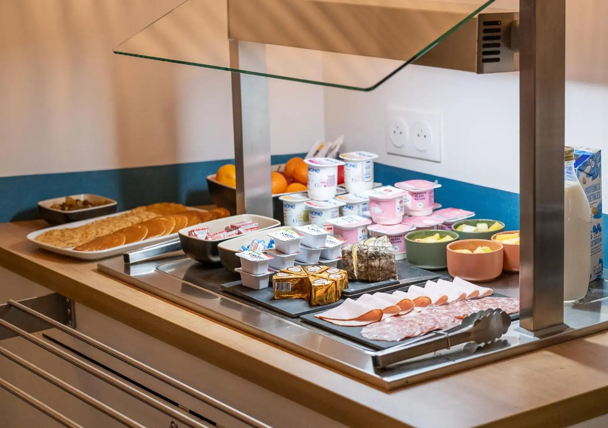 Breakfast in The Originals Résidence Paris Sud Villejuif Breakfast in The Originals Résidence Paris Sud Villejuif