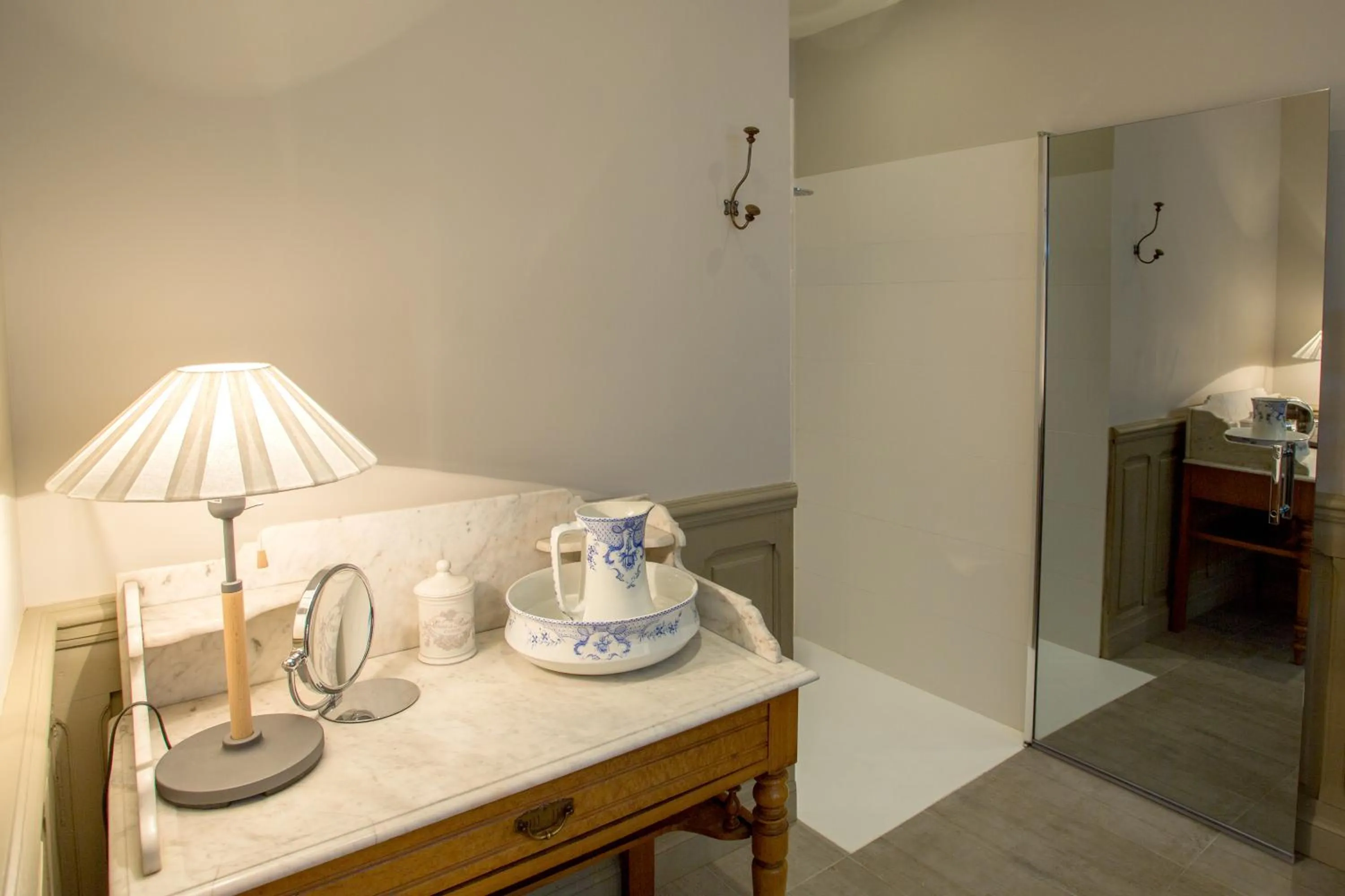 Decorative detail, Bed in La Maison du Carroir