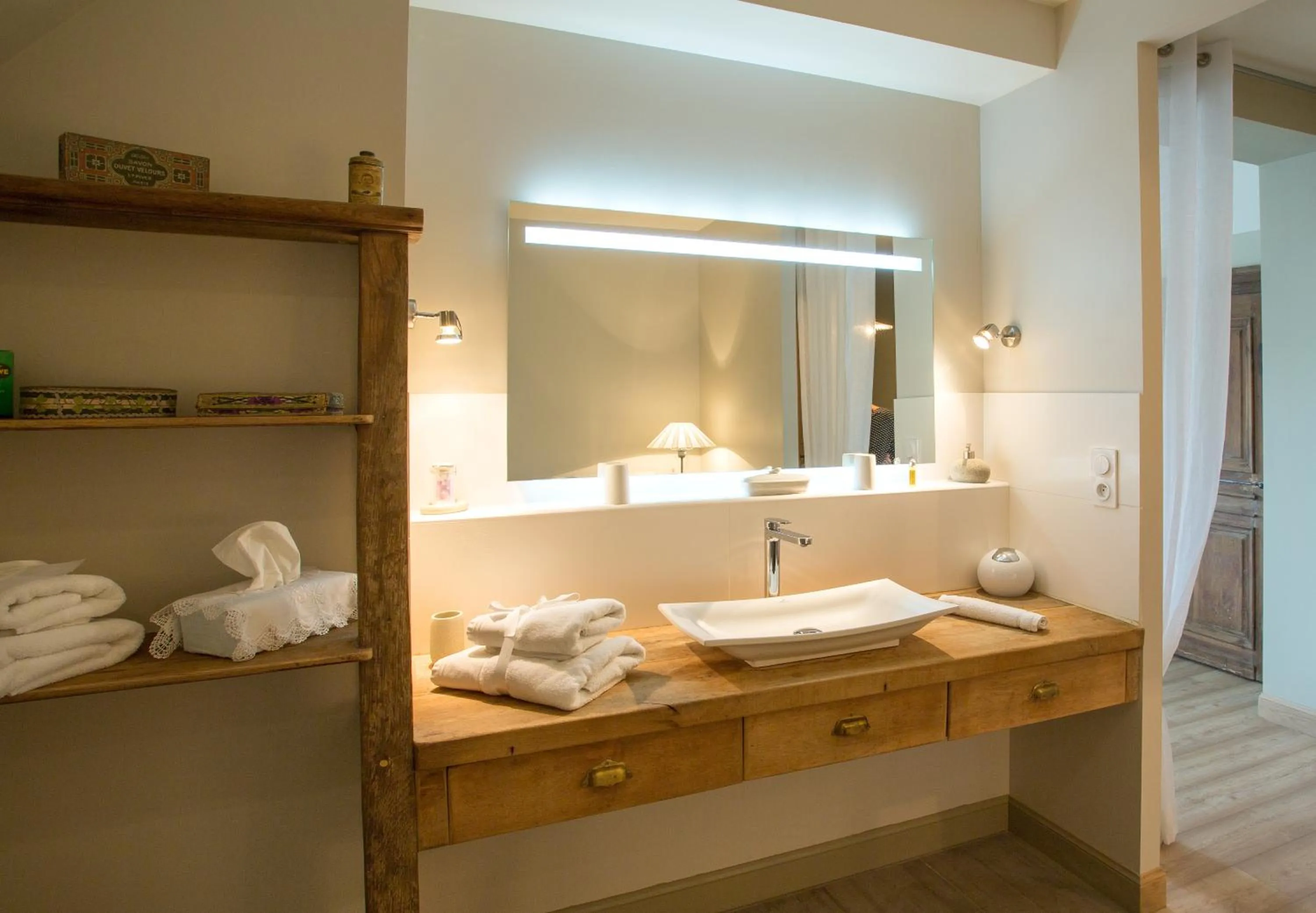 Bathroom in La Maison du Carroir