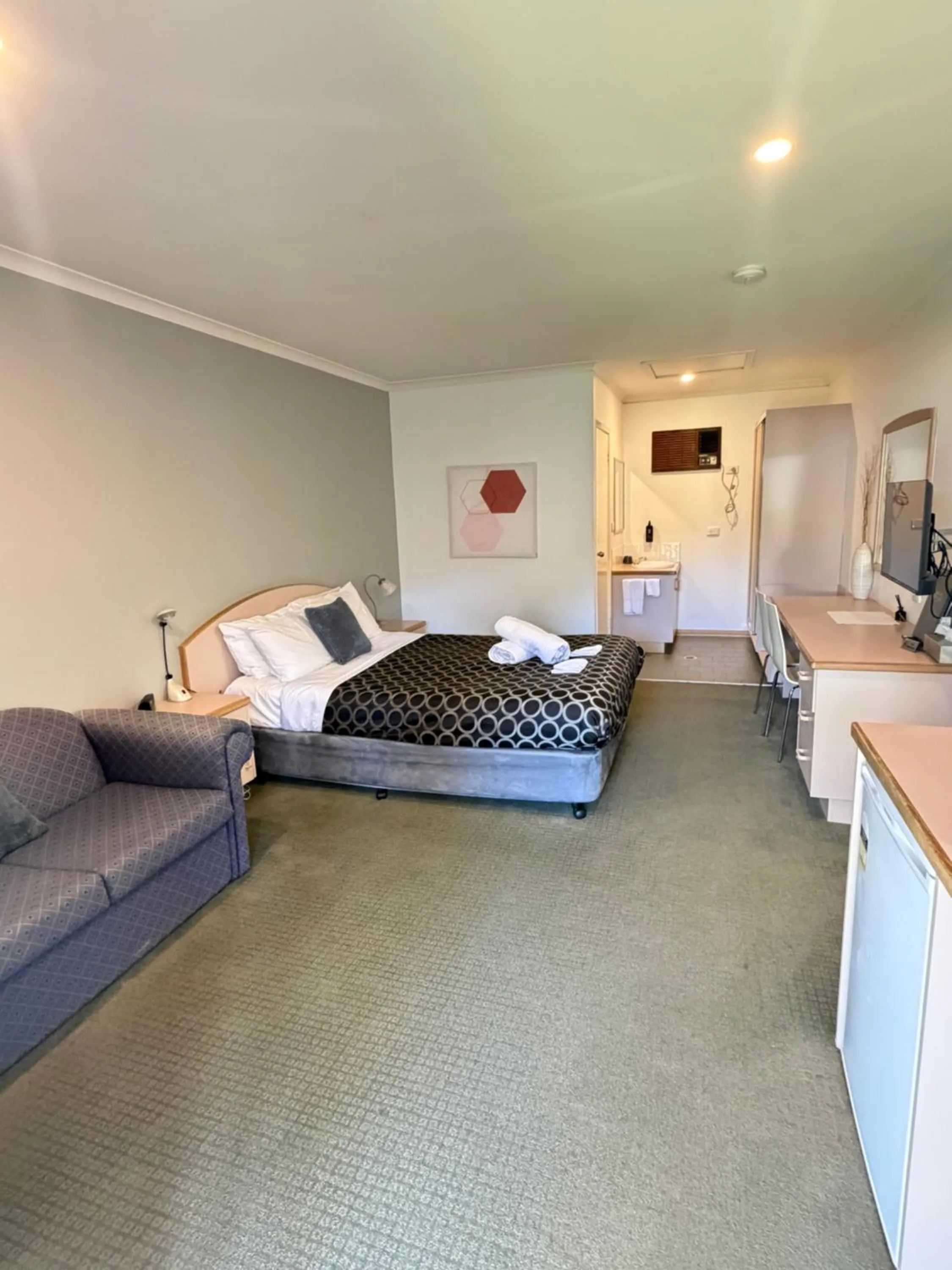 Bed in CAPRICORN MOTOR inn