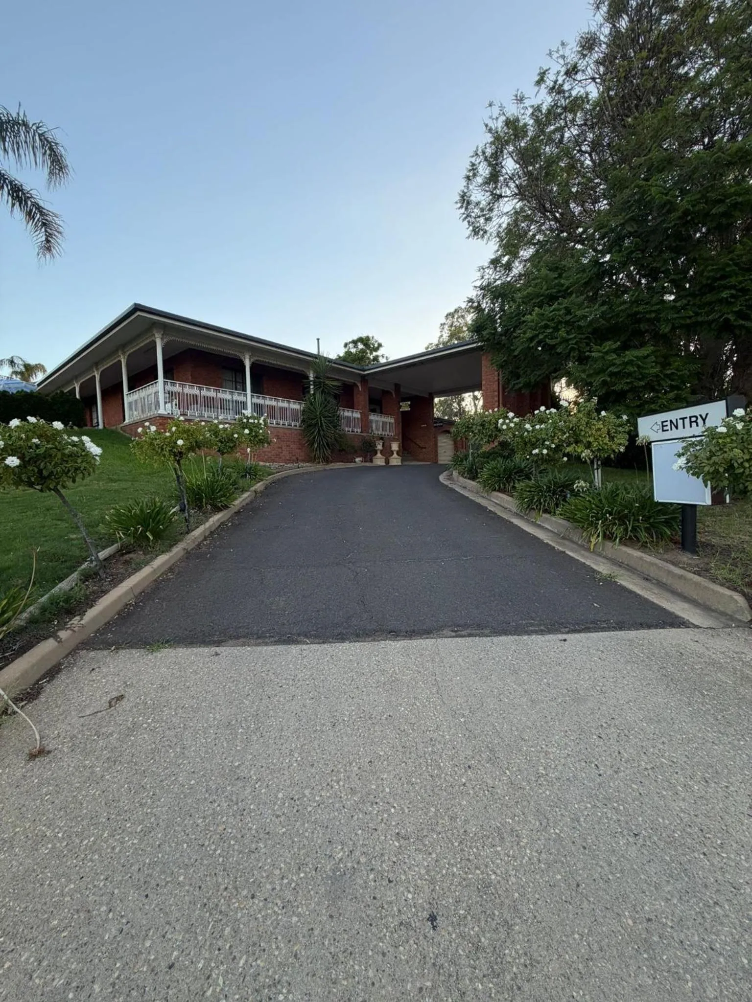 CAPRICORN MOTOR inn