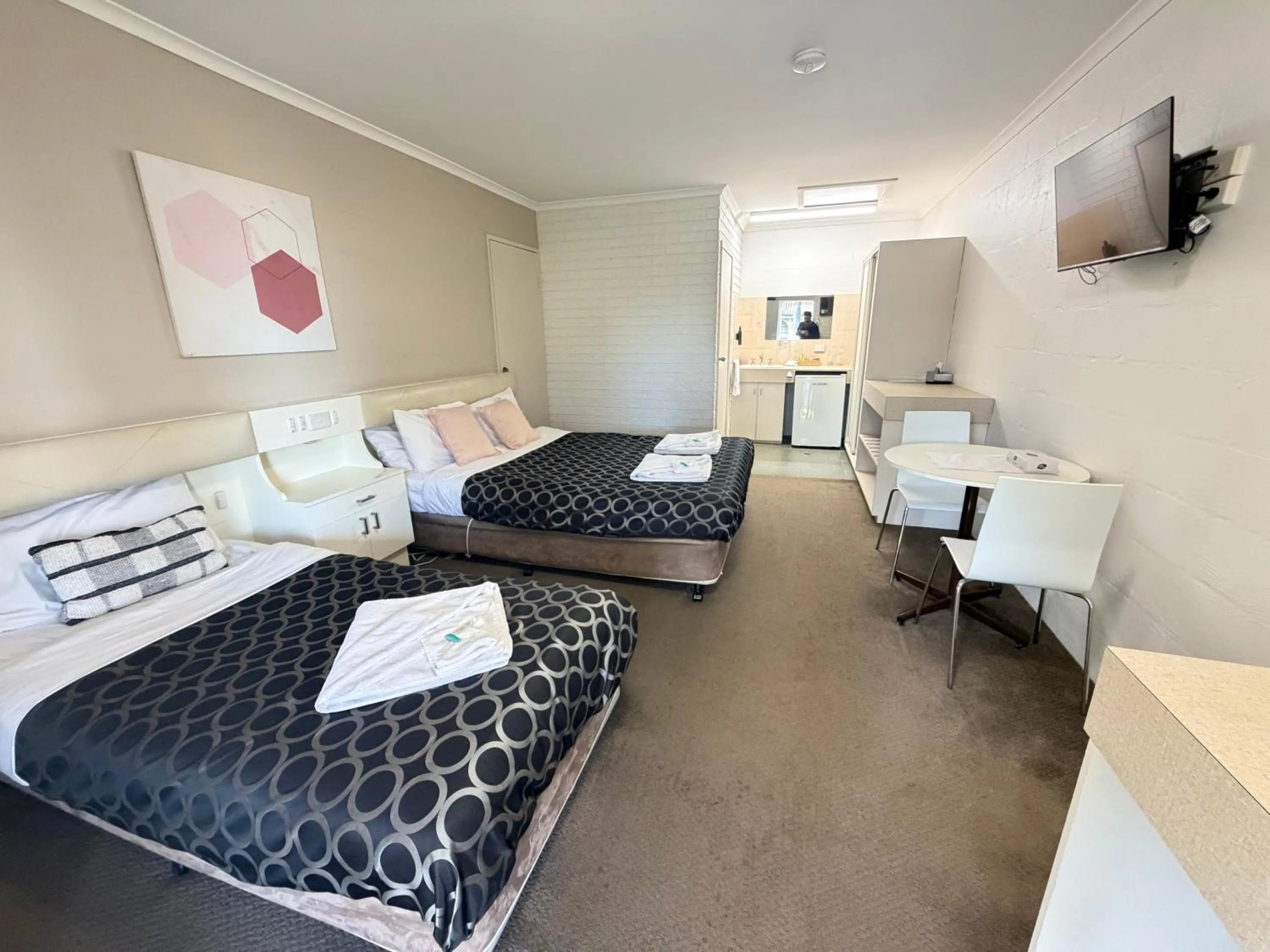 Bed in CAPRICORN MOTOR inn