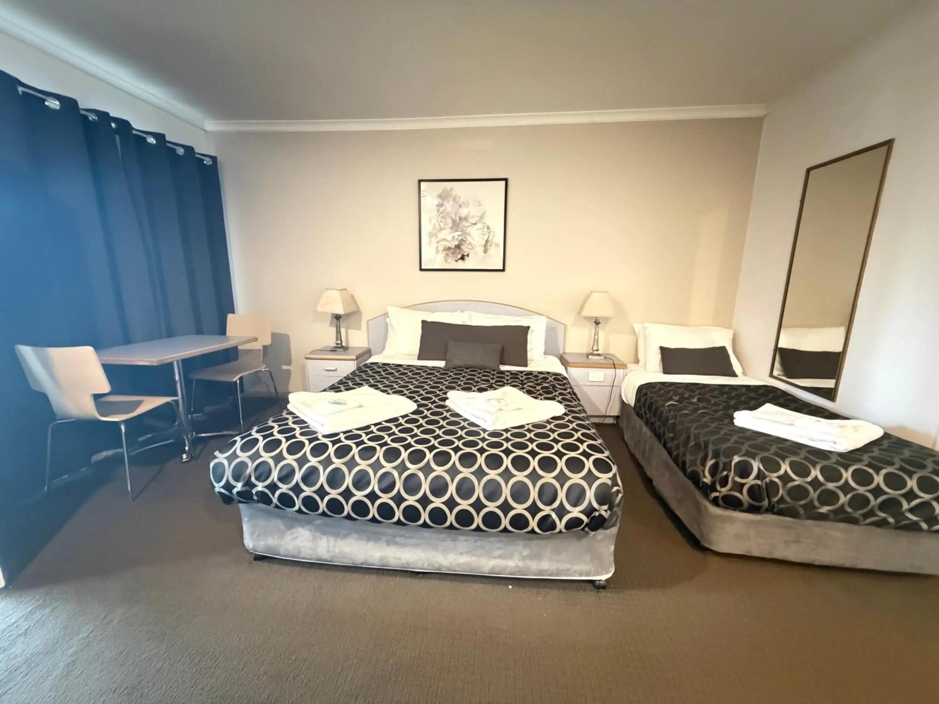 Bed in CAPRICORN MOTOR inn