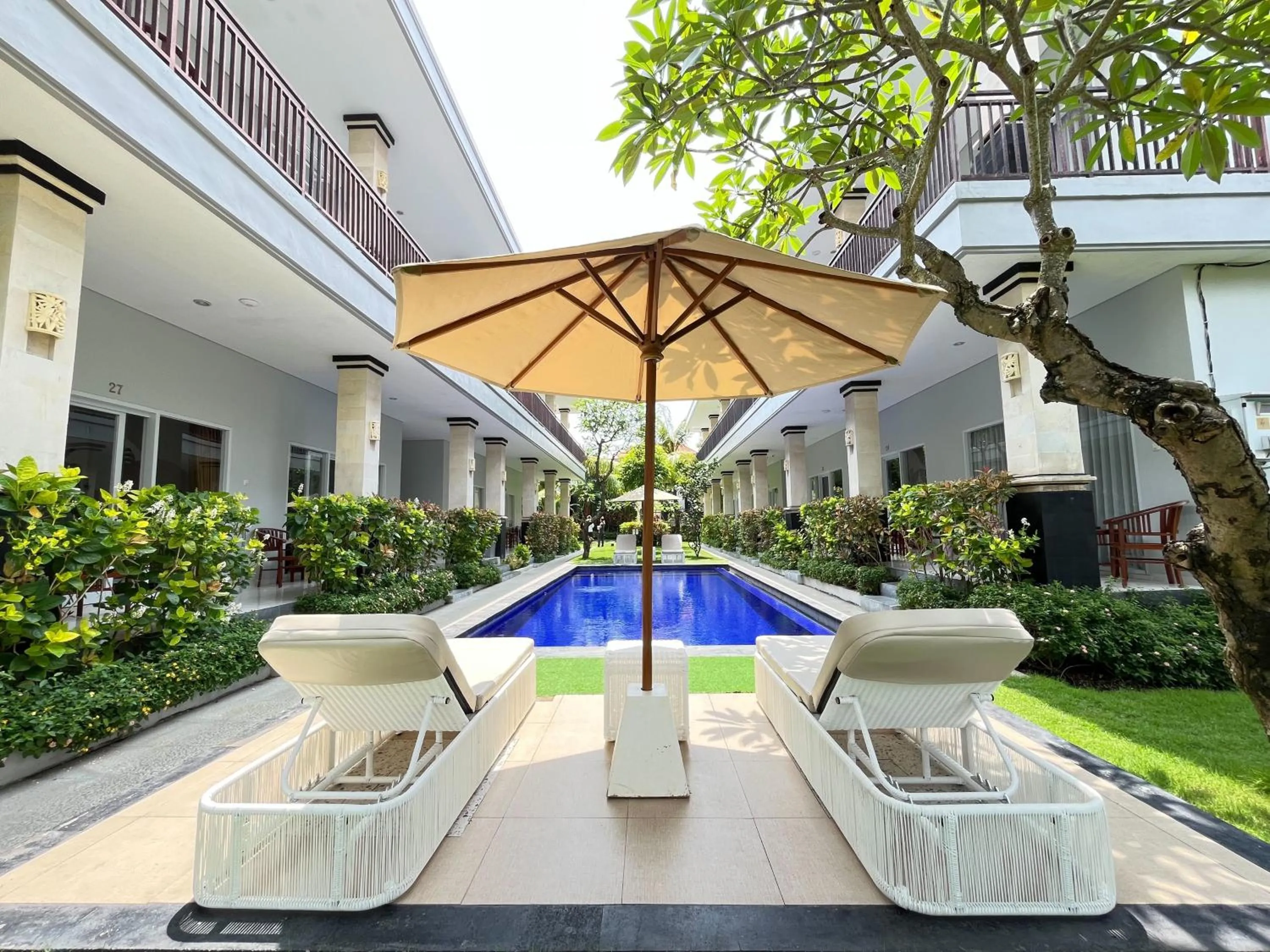 Swimming pool in Cove Arganta