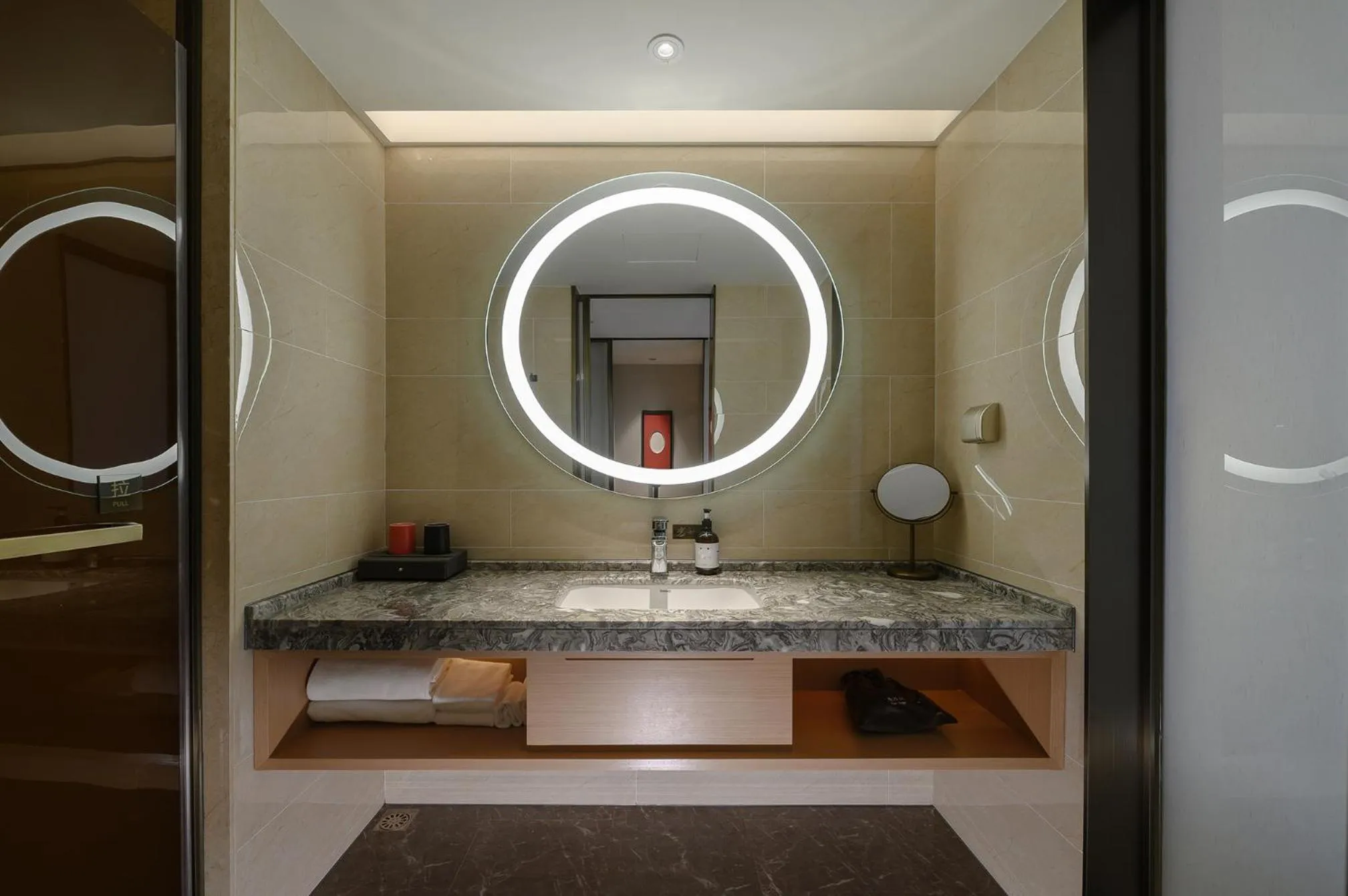 Bathroom in ECHENG Hotel, Nanning Wanda Plaza Convention and Exhibition Center
