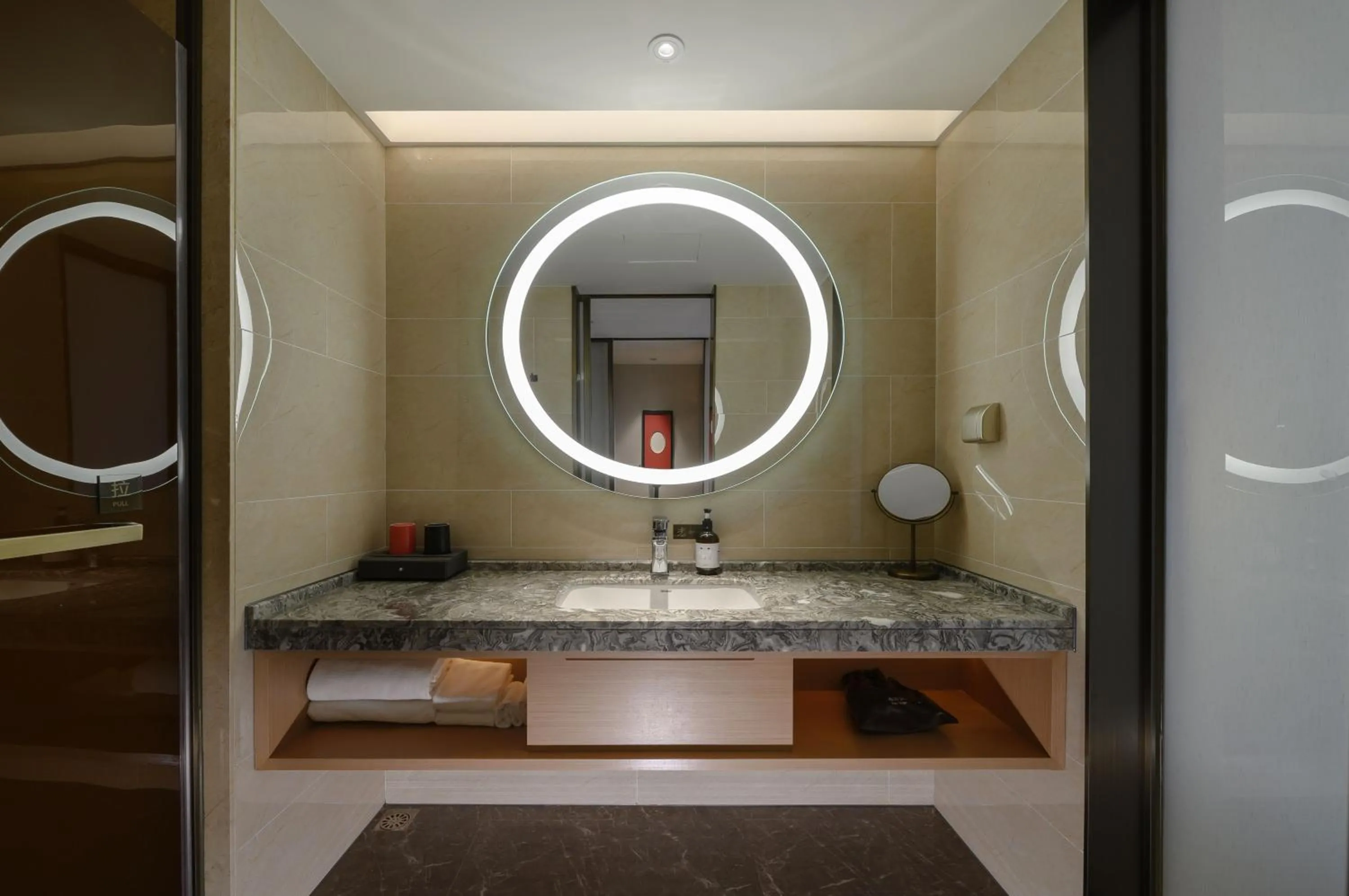Toilet in ECHENG Hotel, Nanning Wanda Plaza Convention and Exhibition Center