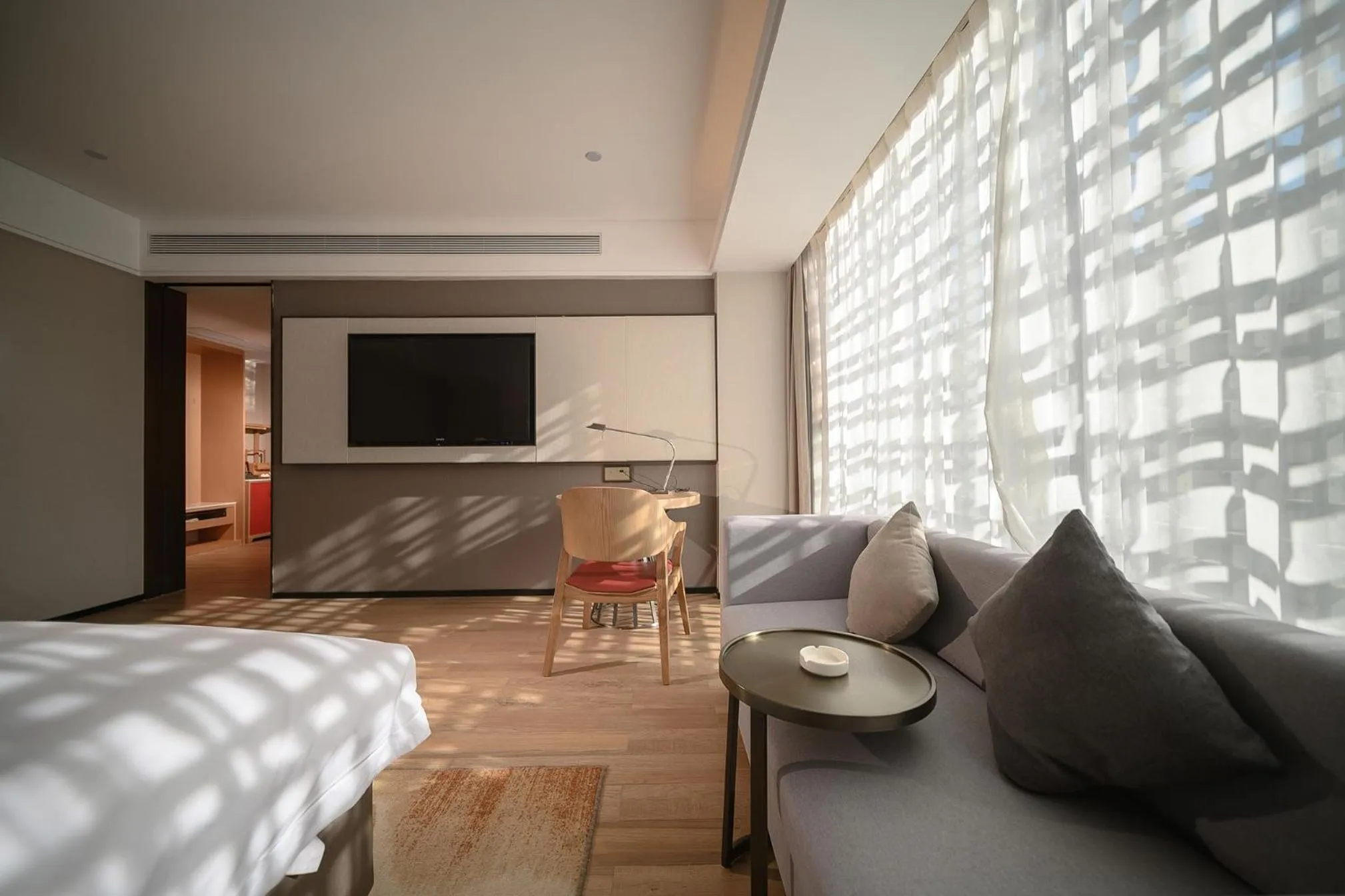 Photo of the whole room, Bed in ECHENG Hotel, Nanning Wanda Plaza Convention and Exhibition Center