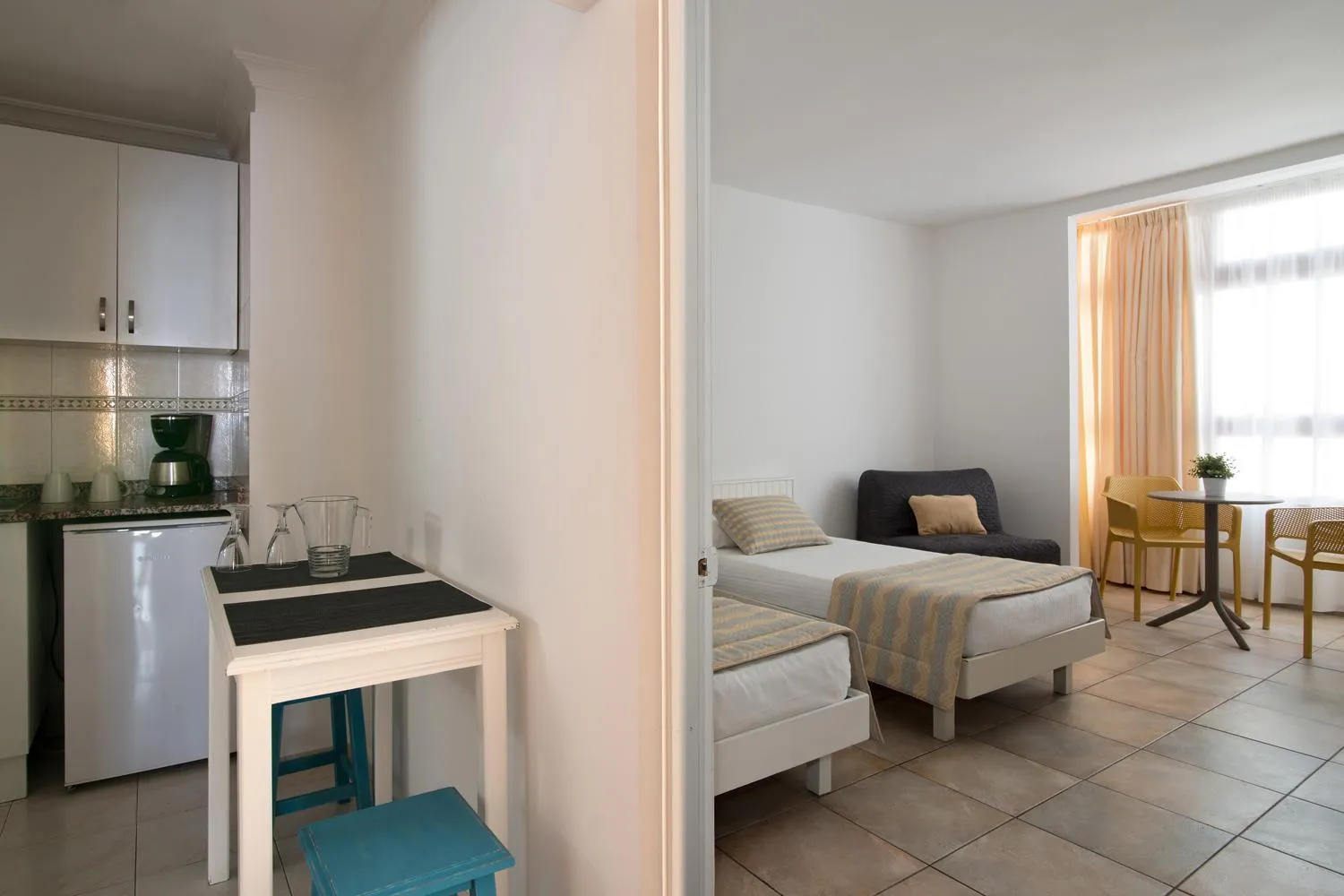 Kitchen or kitchenette in ApartHotel Idafe