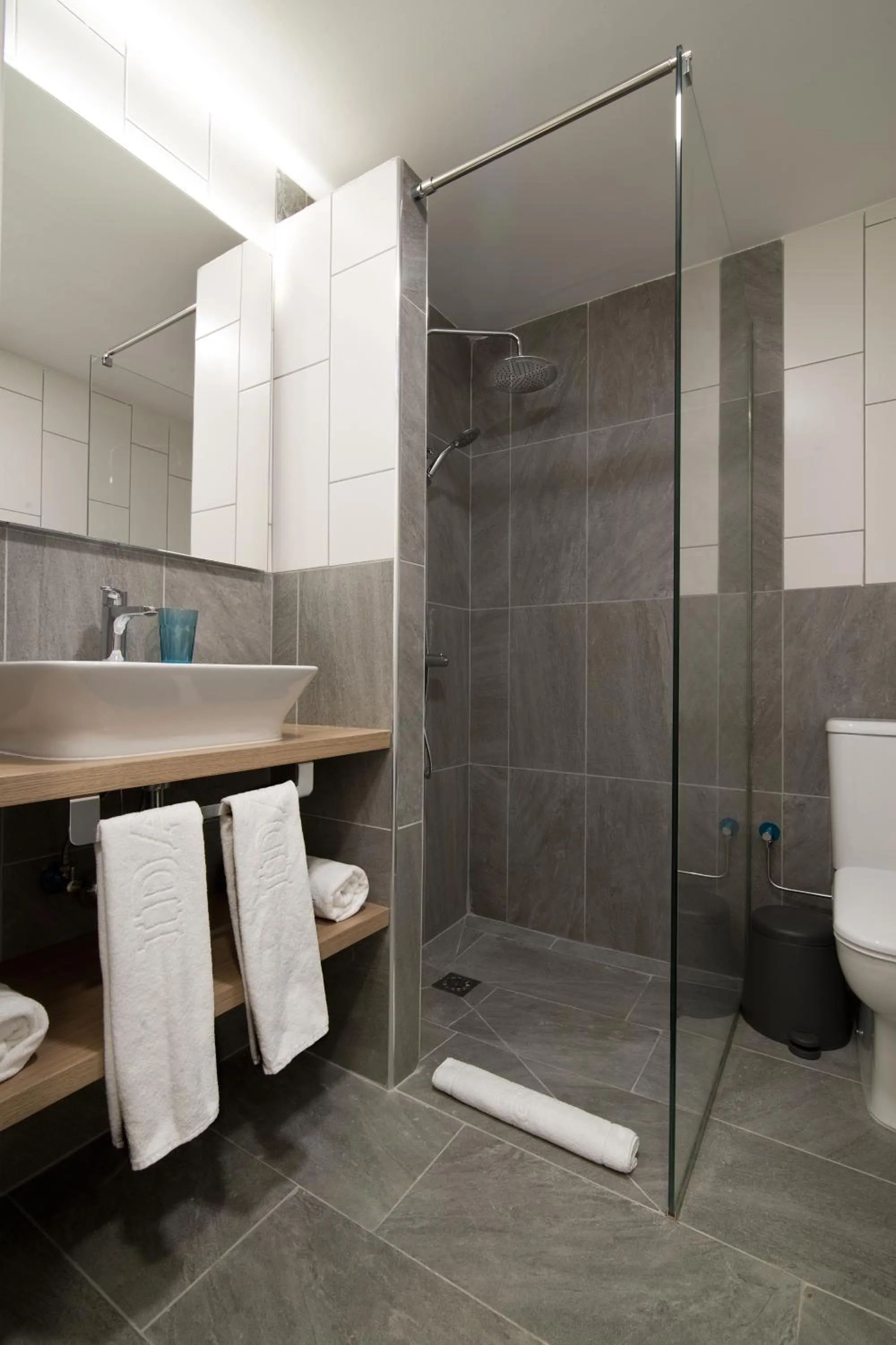 Shower in ApartHotel Idafe