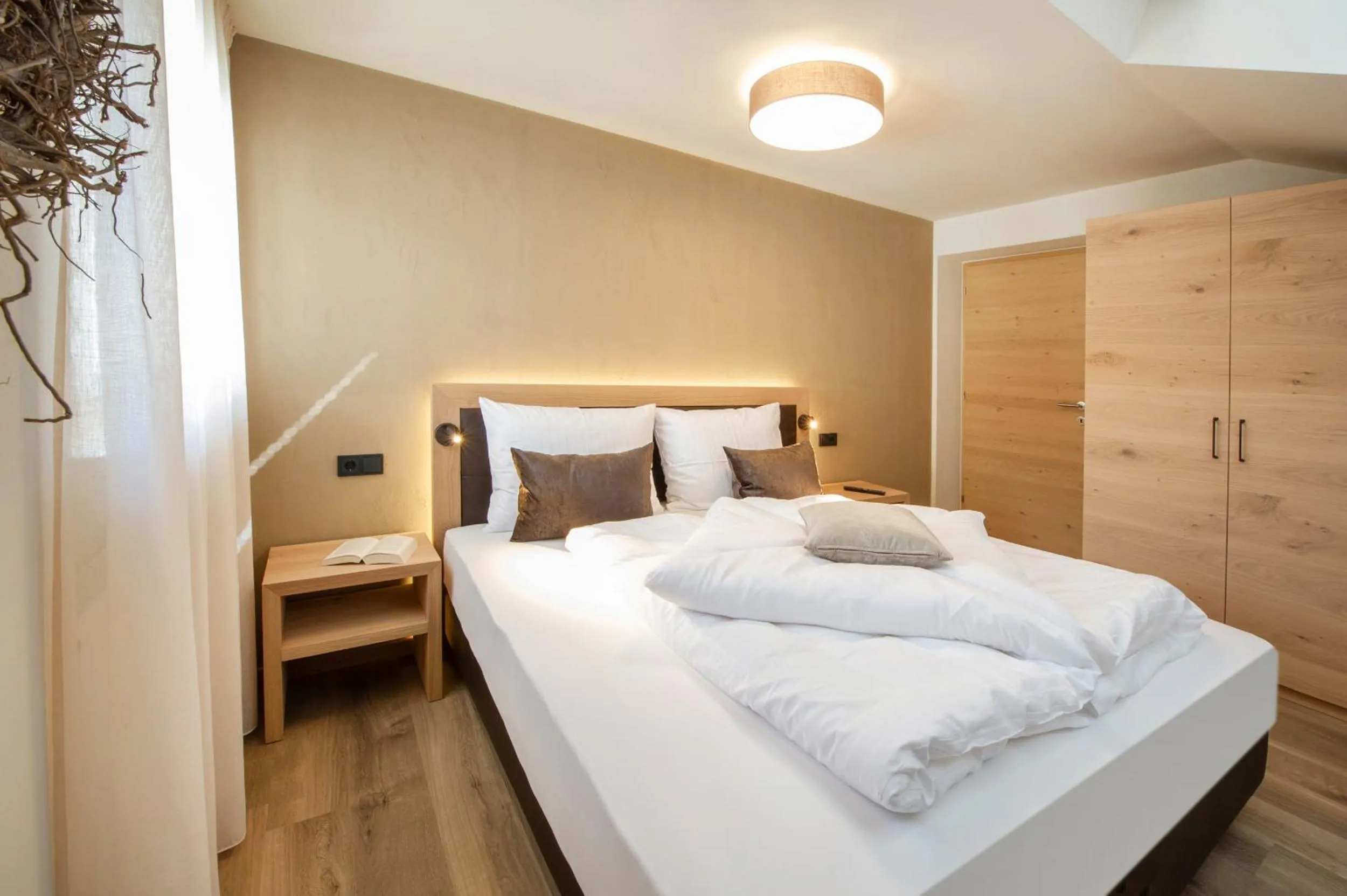 Bed in Haus Gregori Modern & Central Stay in Vineyard with Rooftop & Served Breakfast