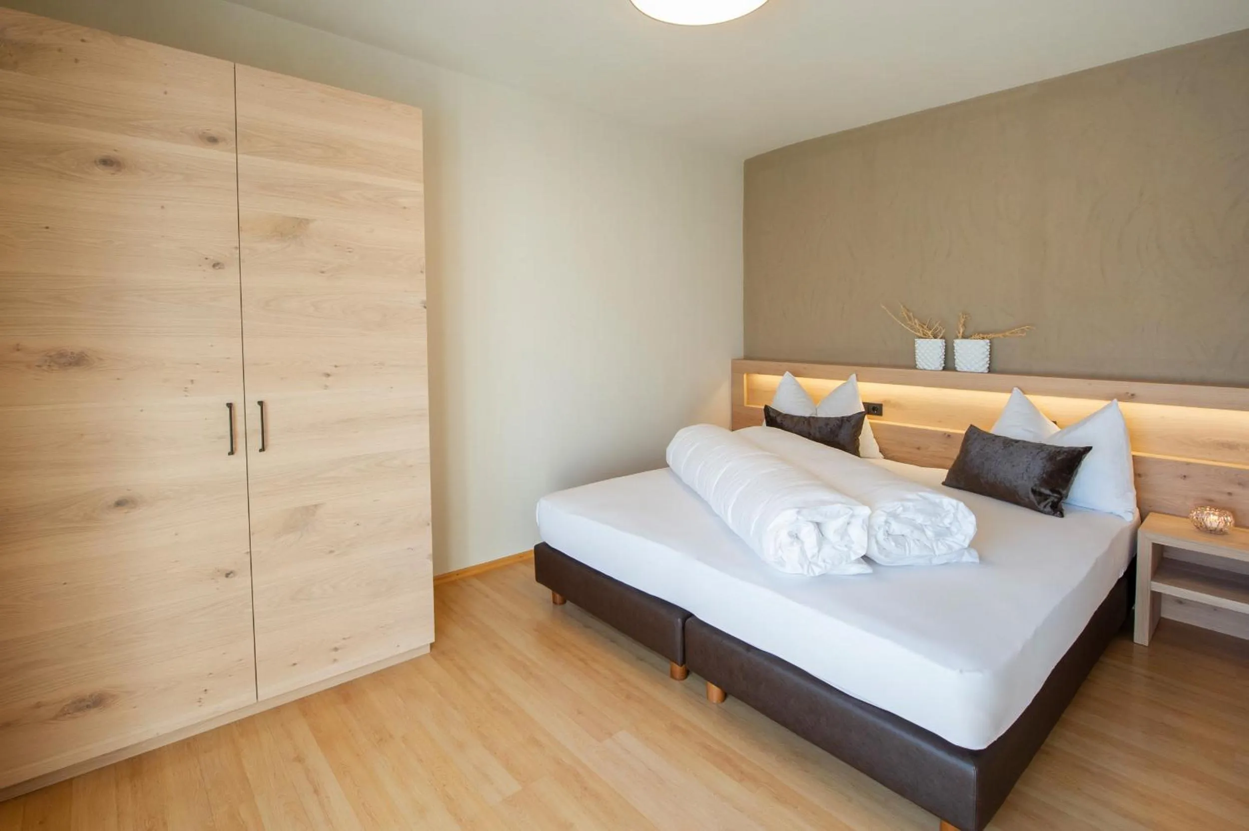 Bed in Haus Gregori Modern & Central Stay in Vineyard with Rooftop & Served Breakfast