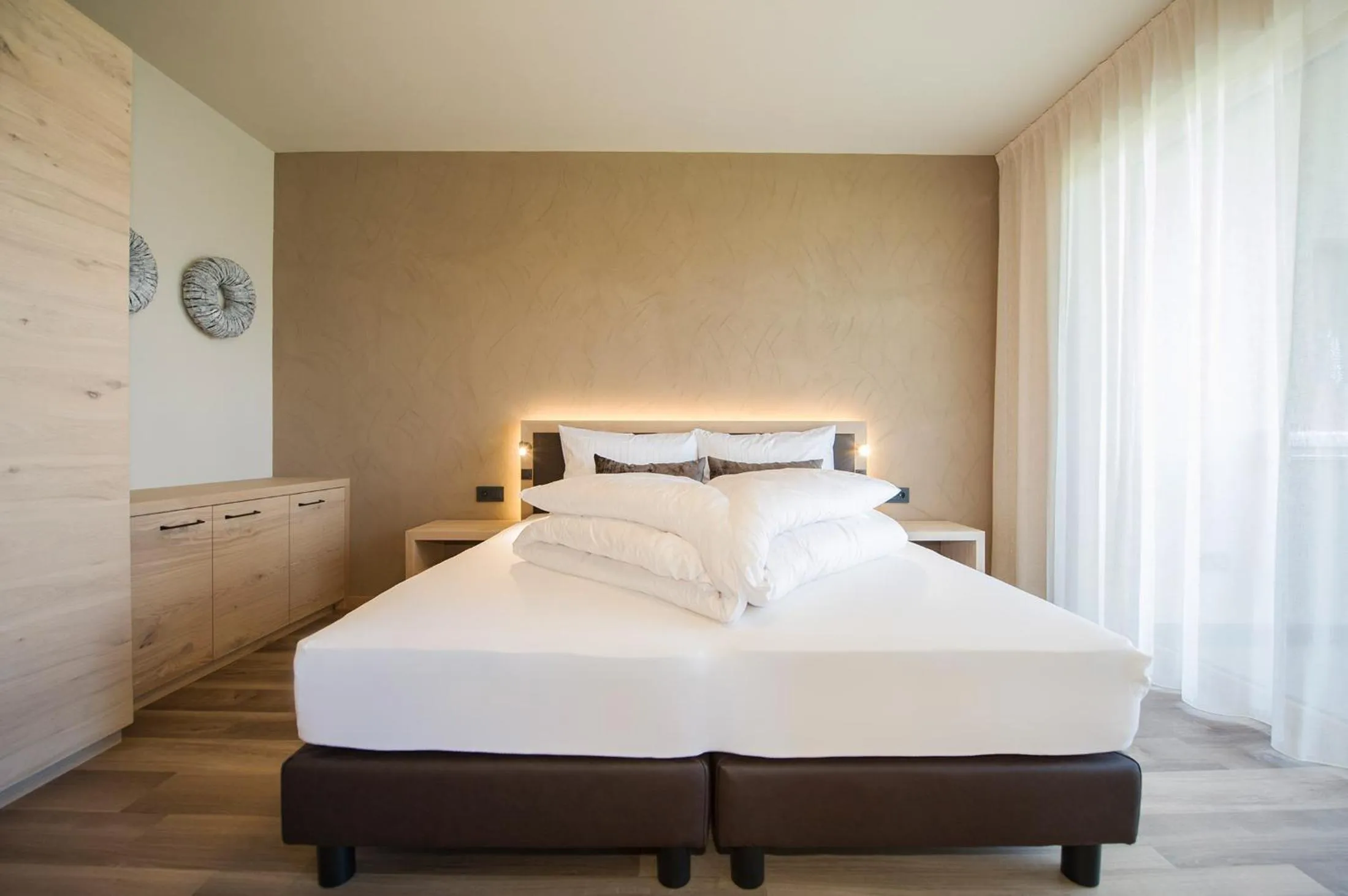 Bed in Haus Gregori Modern & Central Stay in Vineyard with Rooftop & Served Breakfast