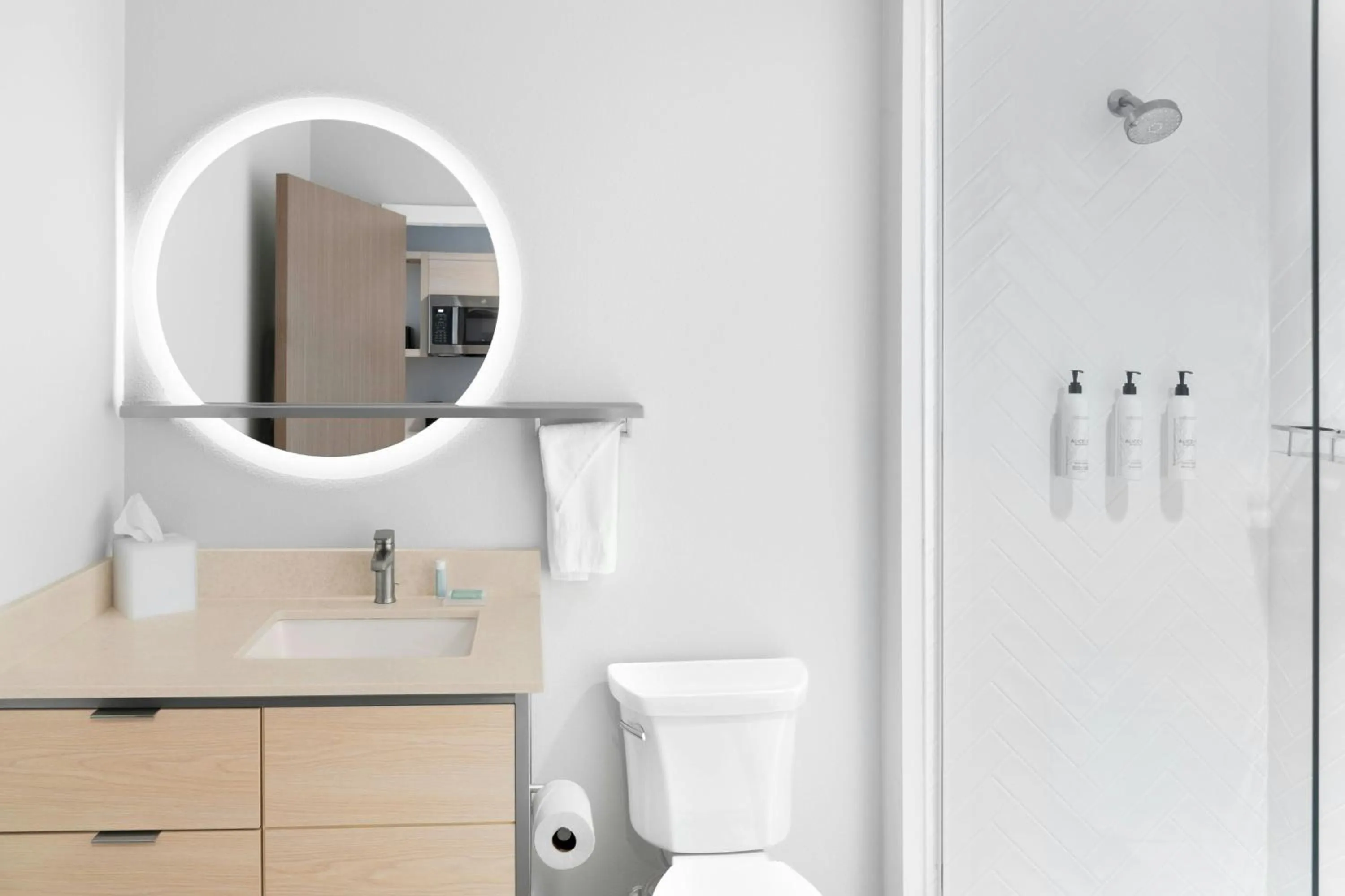 Bathroom in TownePlace Suites by Marriott Columbus