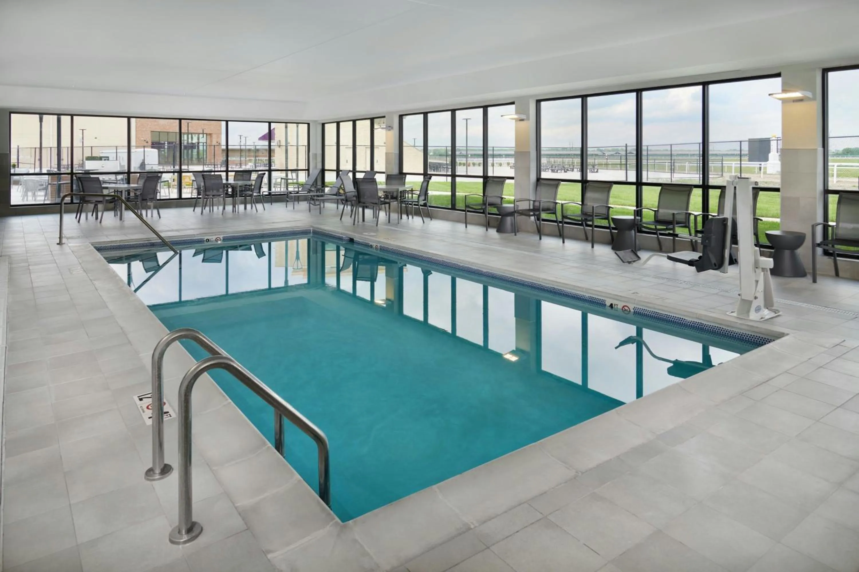 Swimming pool in TownePlace Suites by Marriott Columbus