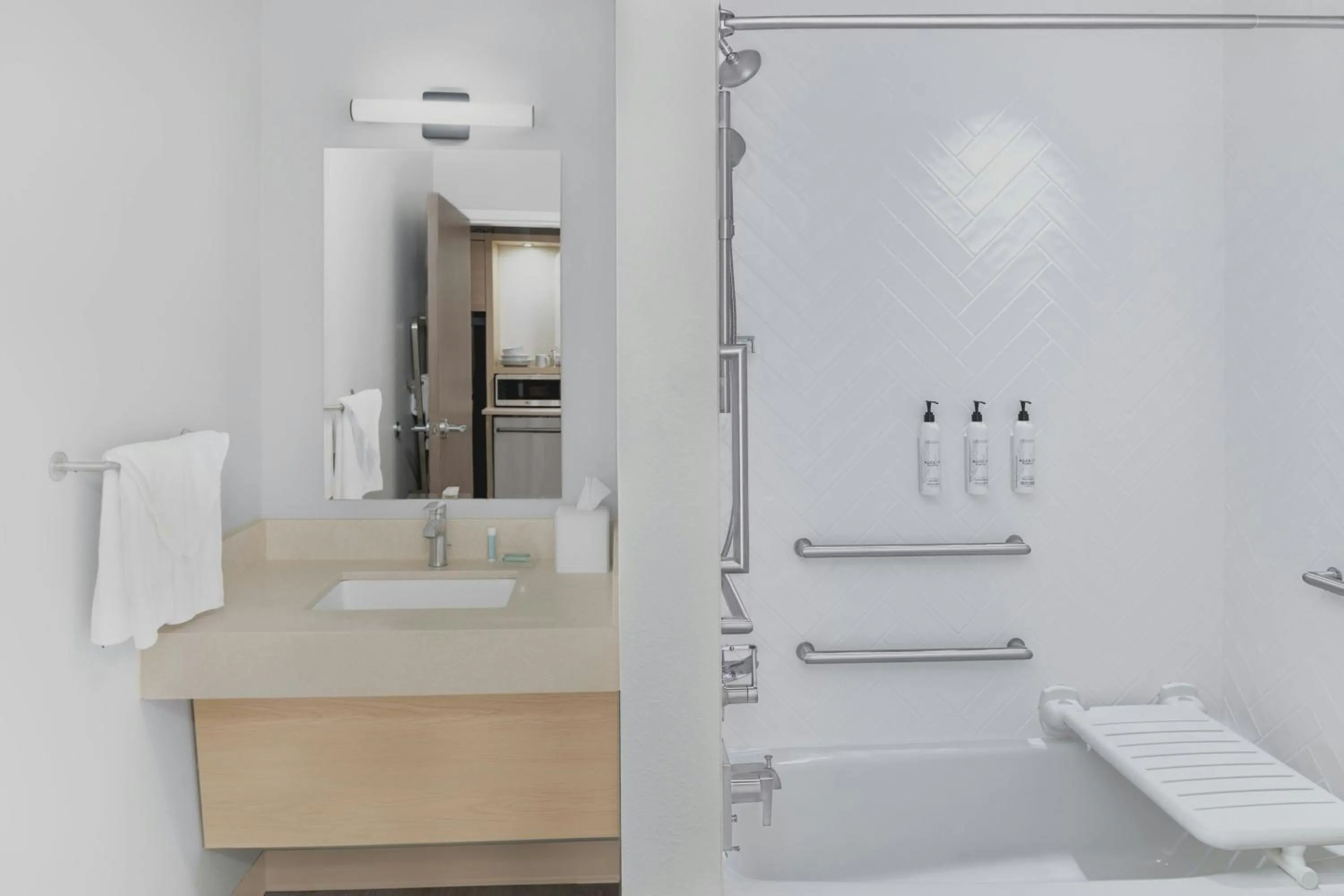 Bathroom in TownePlace Suites by Marriott Columbus