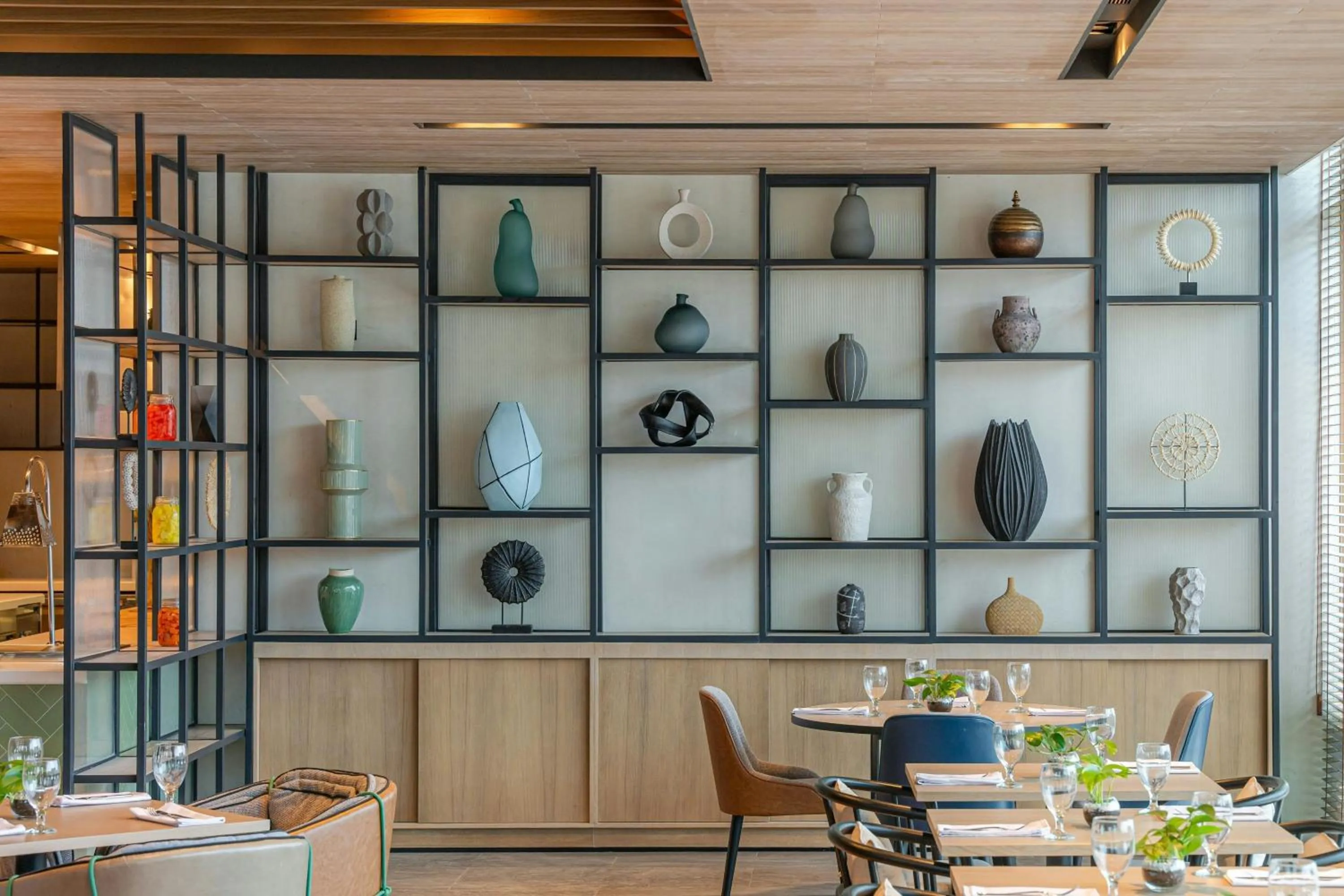 Restaurant/places to eat in Four Points by Sheraton King Abdulaziz Road