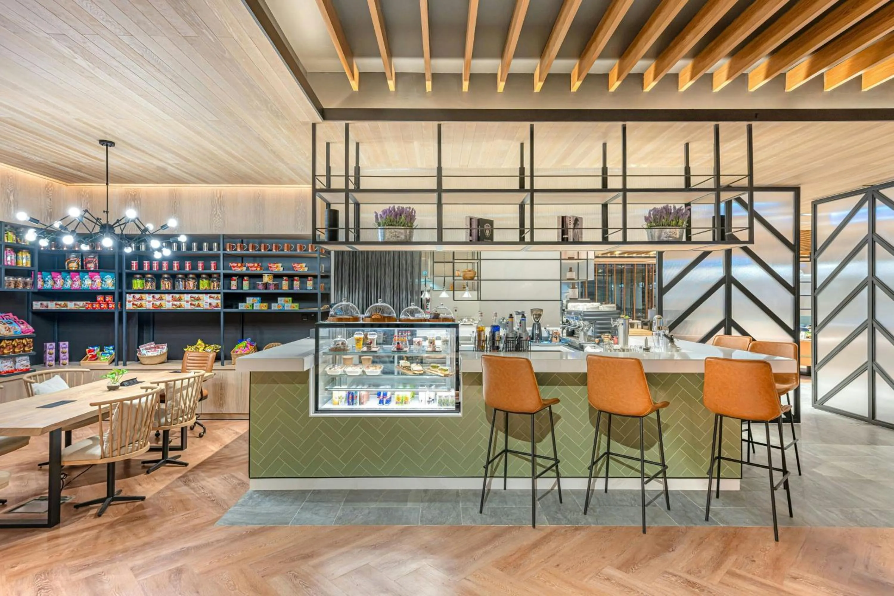 Restaurant/places to eat in Four Points by Sheraton King Abdulaziz Road