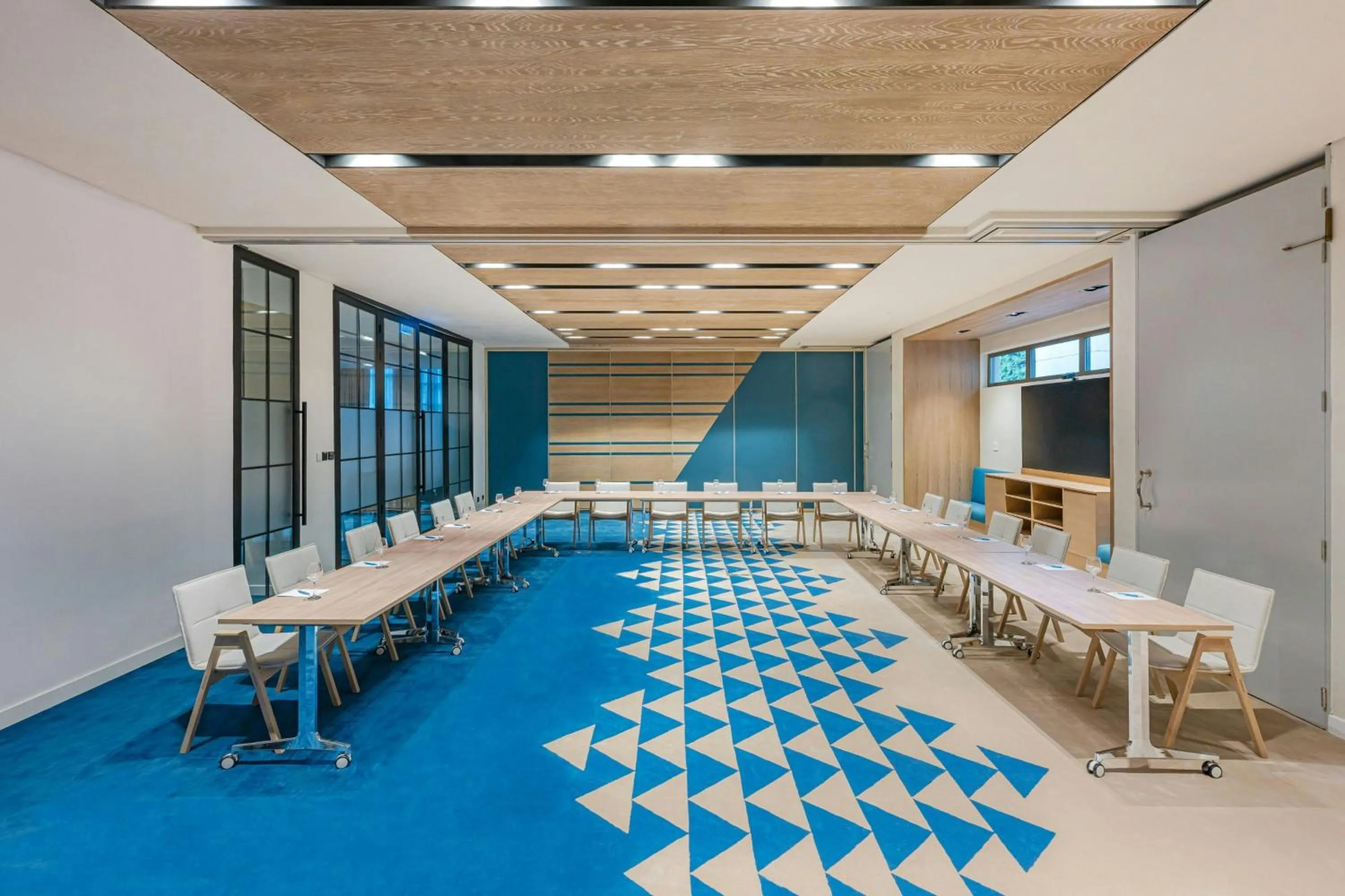 Meeting/conference room in Four Points by Sheraton King Abdulaziz Road