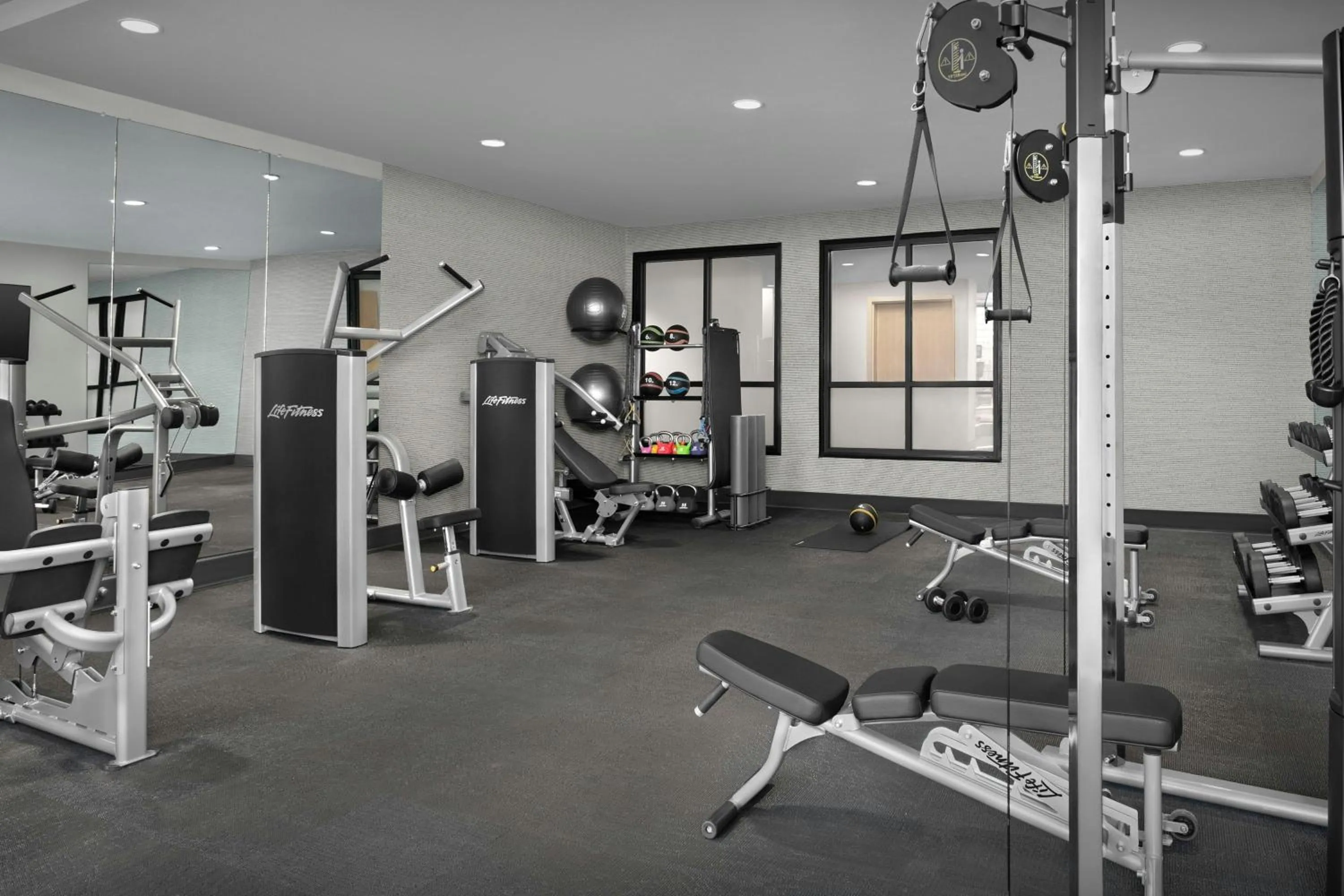 Fitness centre/facilities in Fairfield by Marriott Inn & Suites Paris