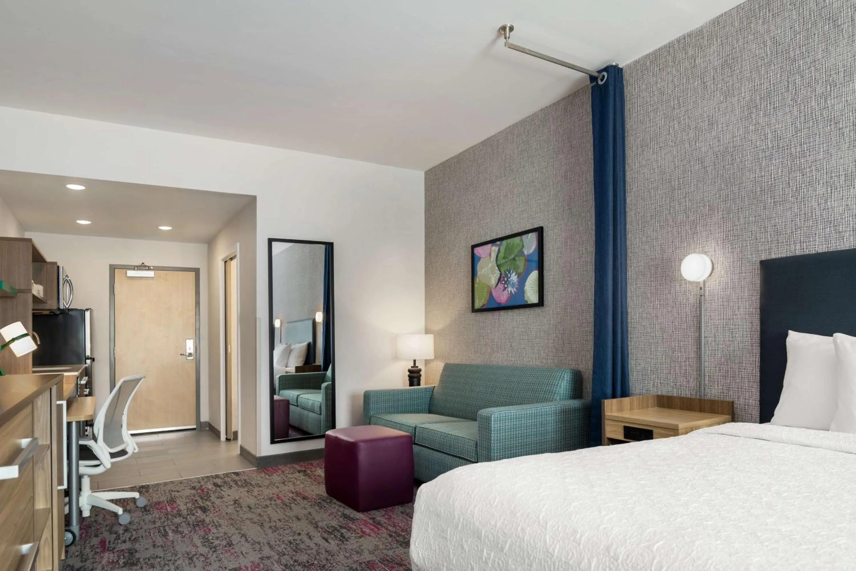 Living room, Bed in Home2 Suites By Hilton Conyers Atlanta