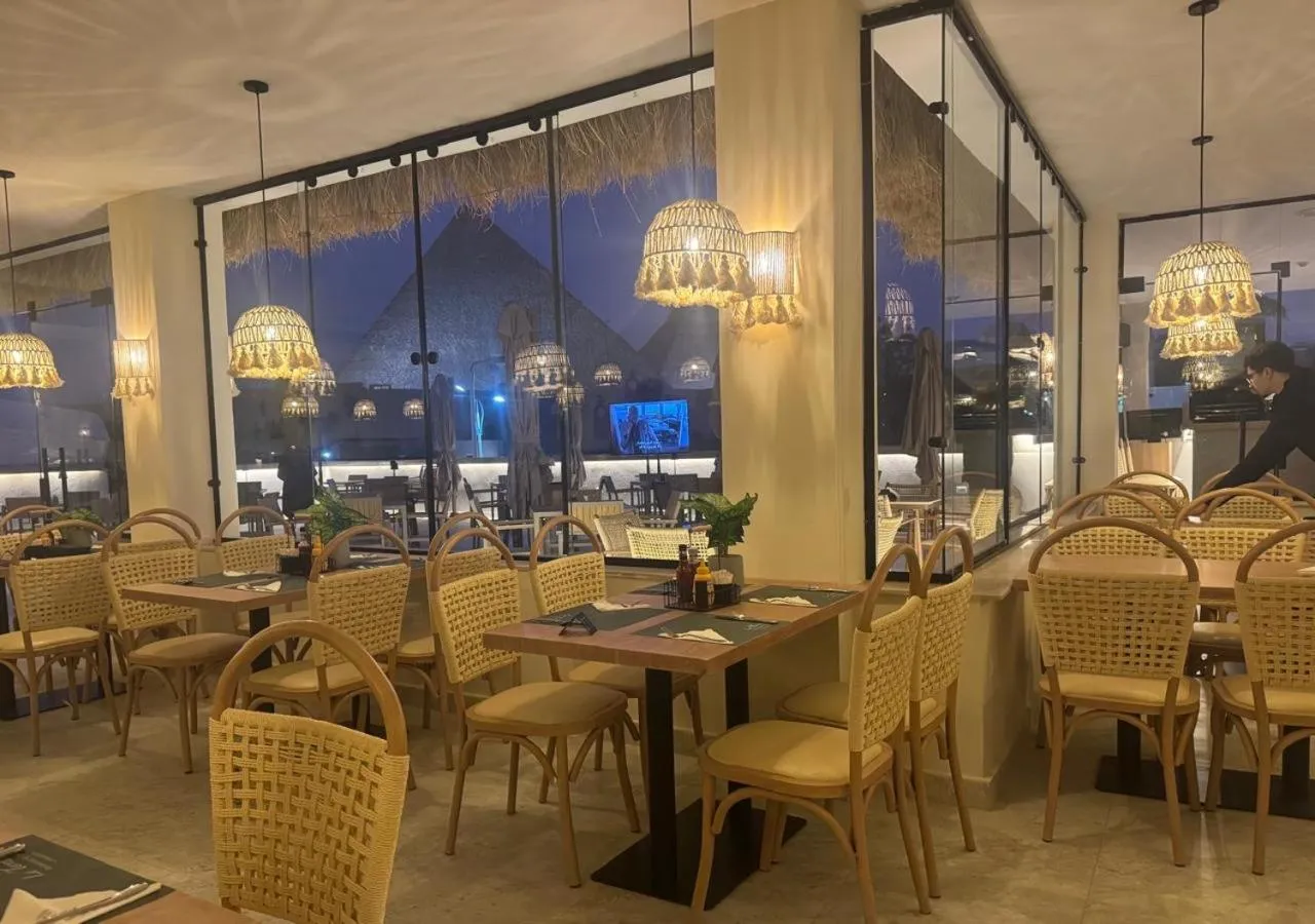 Restaurant/places to eat in La Boutique Hôtel - Vue Des Pyramides
