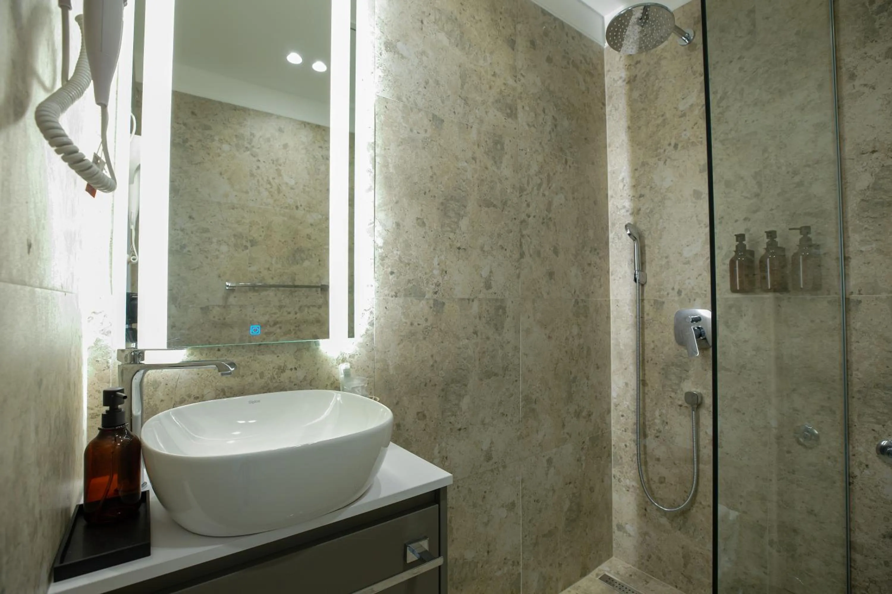 Shower in Simma Luxury Apartments & Rooms