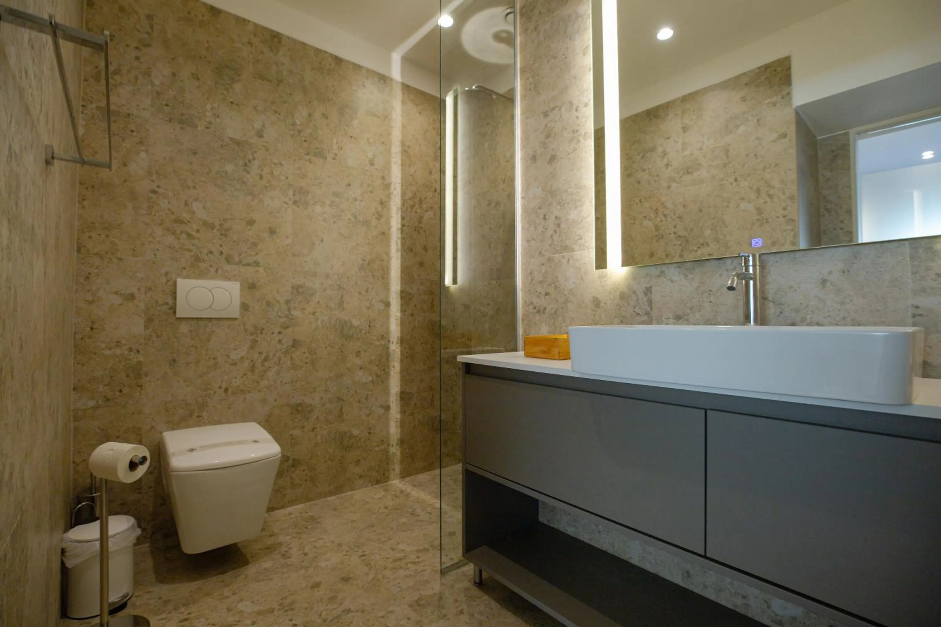 Shower in Simma Luxury Apartments & Rooms
