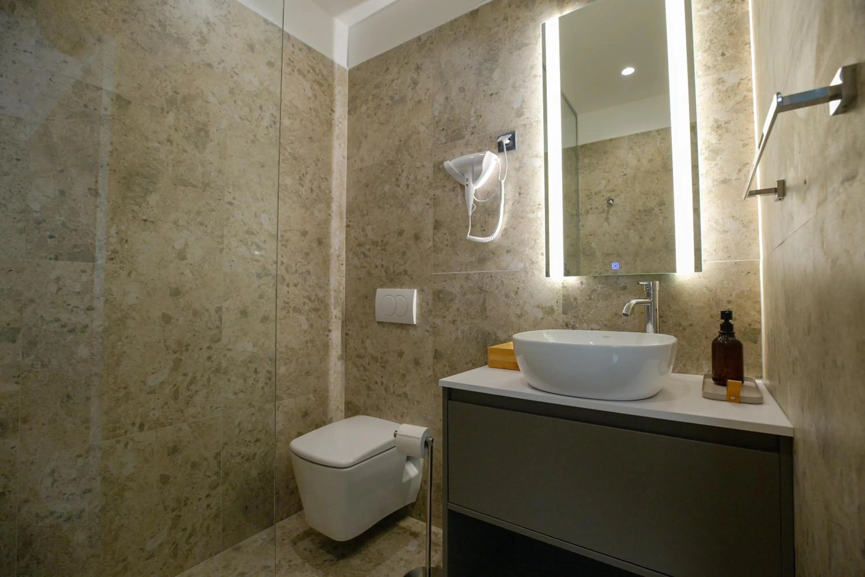 Shower in Simma Luxury Apartments & Rooms