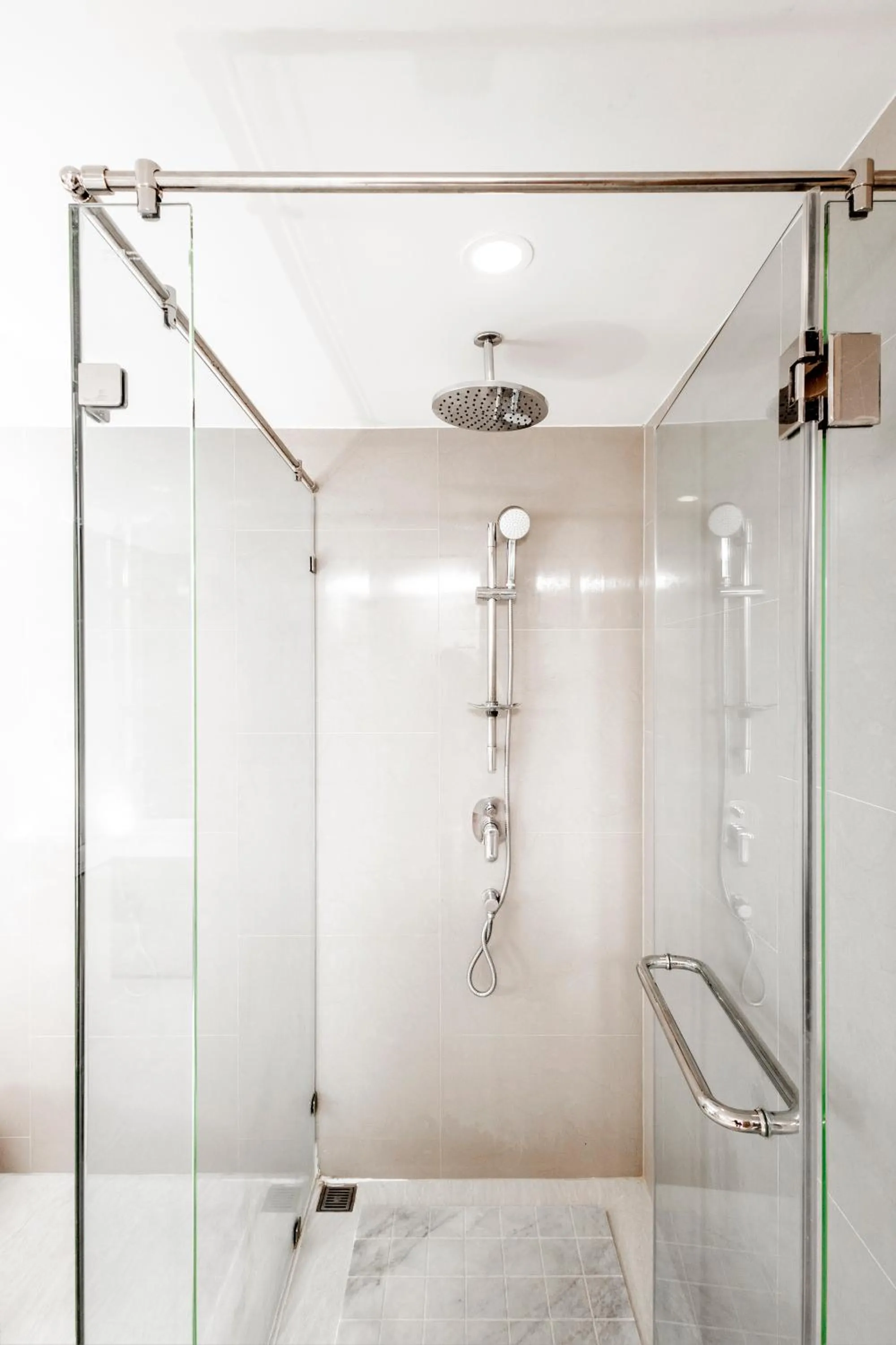 Shower in Duplex Liora 1BR PoolsGym Shuttle to Nai Harn