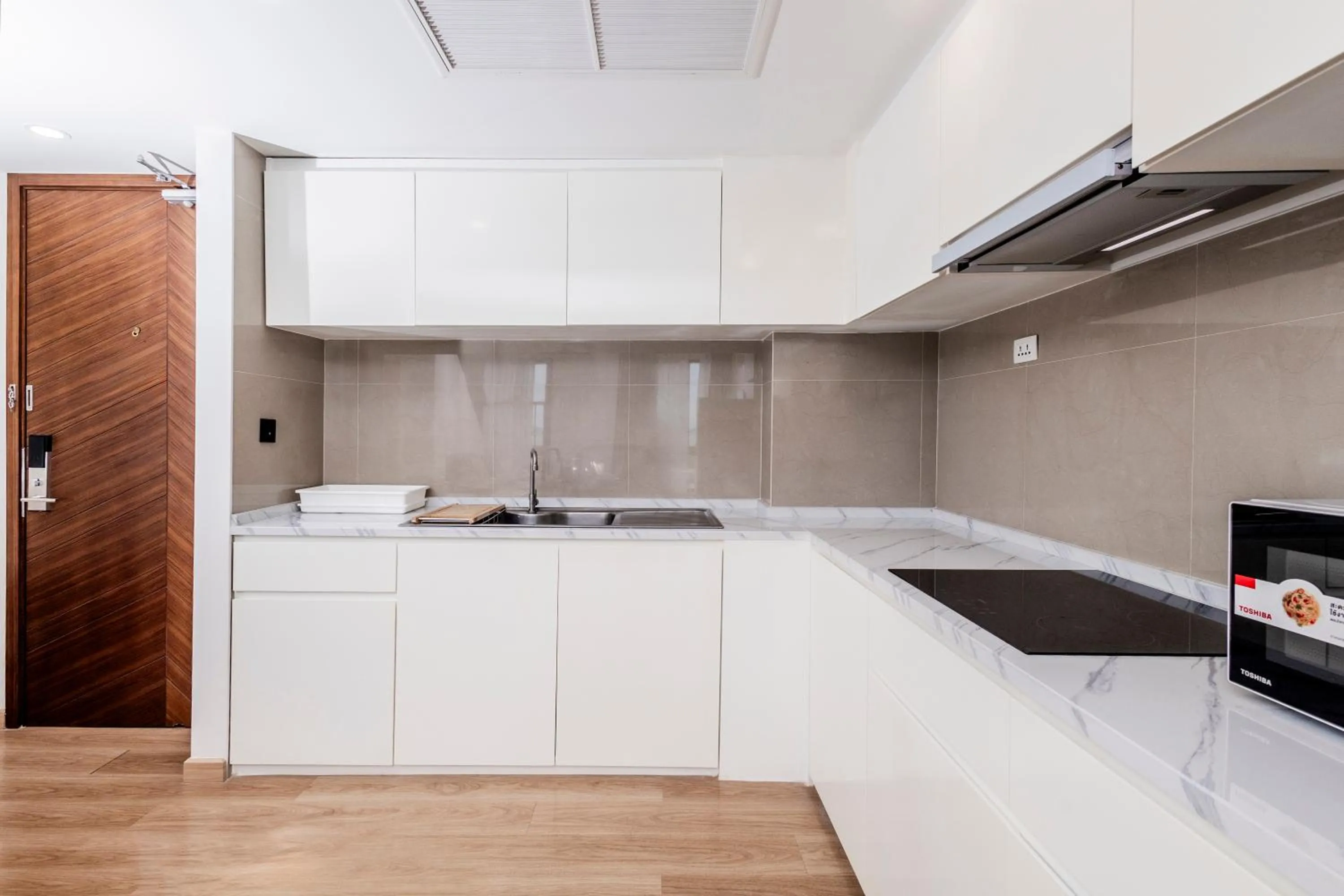 Kitchen or kitchenette in Duplex Liora 1BR PoolsGym Shuttle to Nai Harn