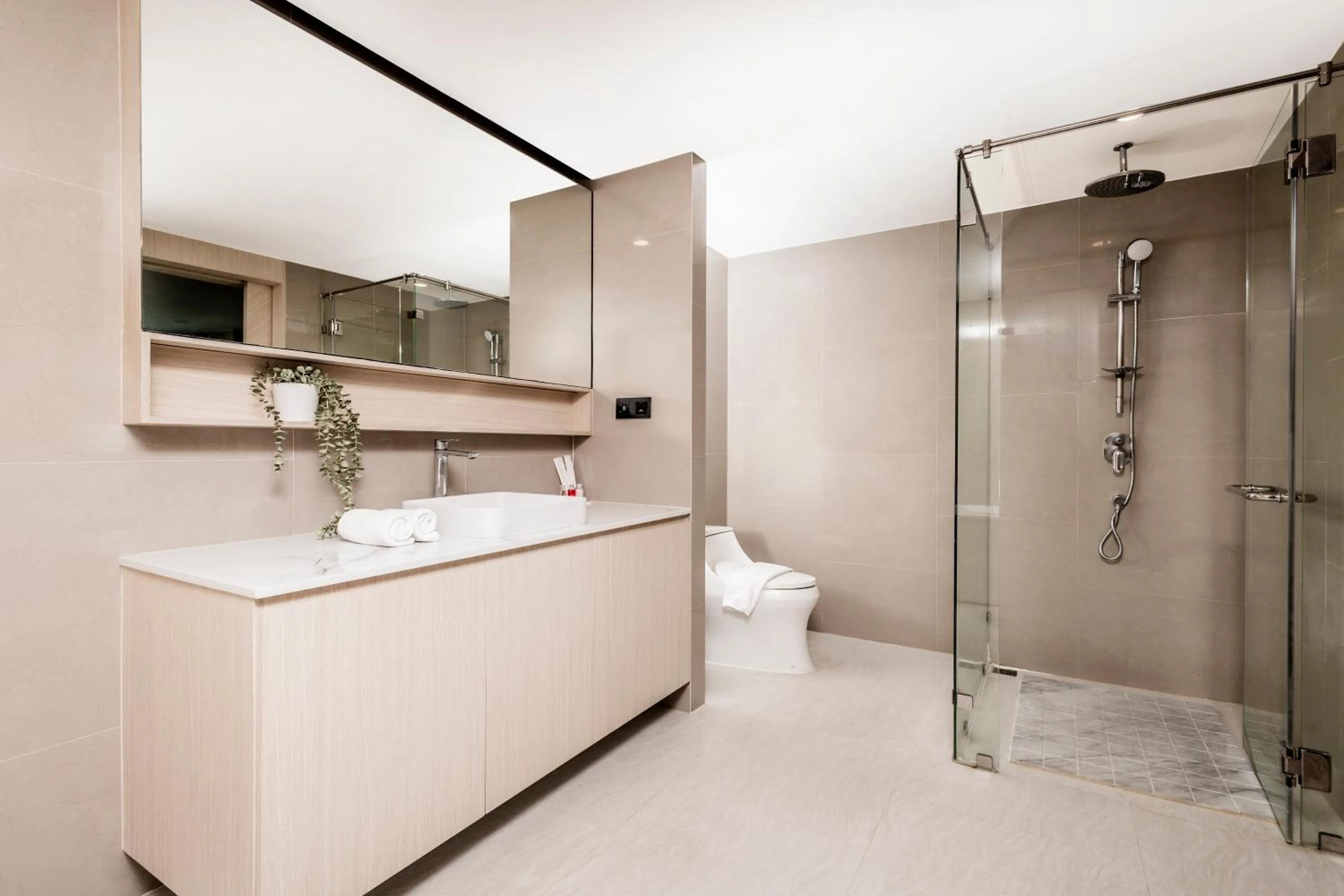 Shower in Duplex Liora 1BR PoolsGym Shuttle to Nai Harn
